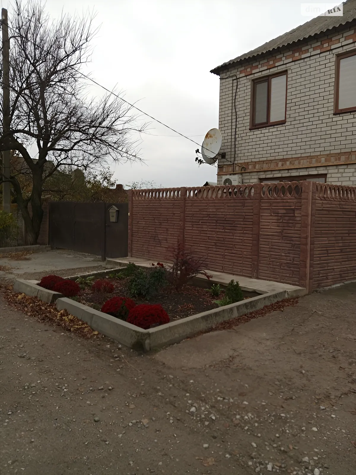 Продается дом на 2 этажа 250 кв. м с подвалом, цена: 70000 $ - фото 1
