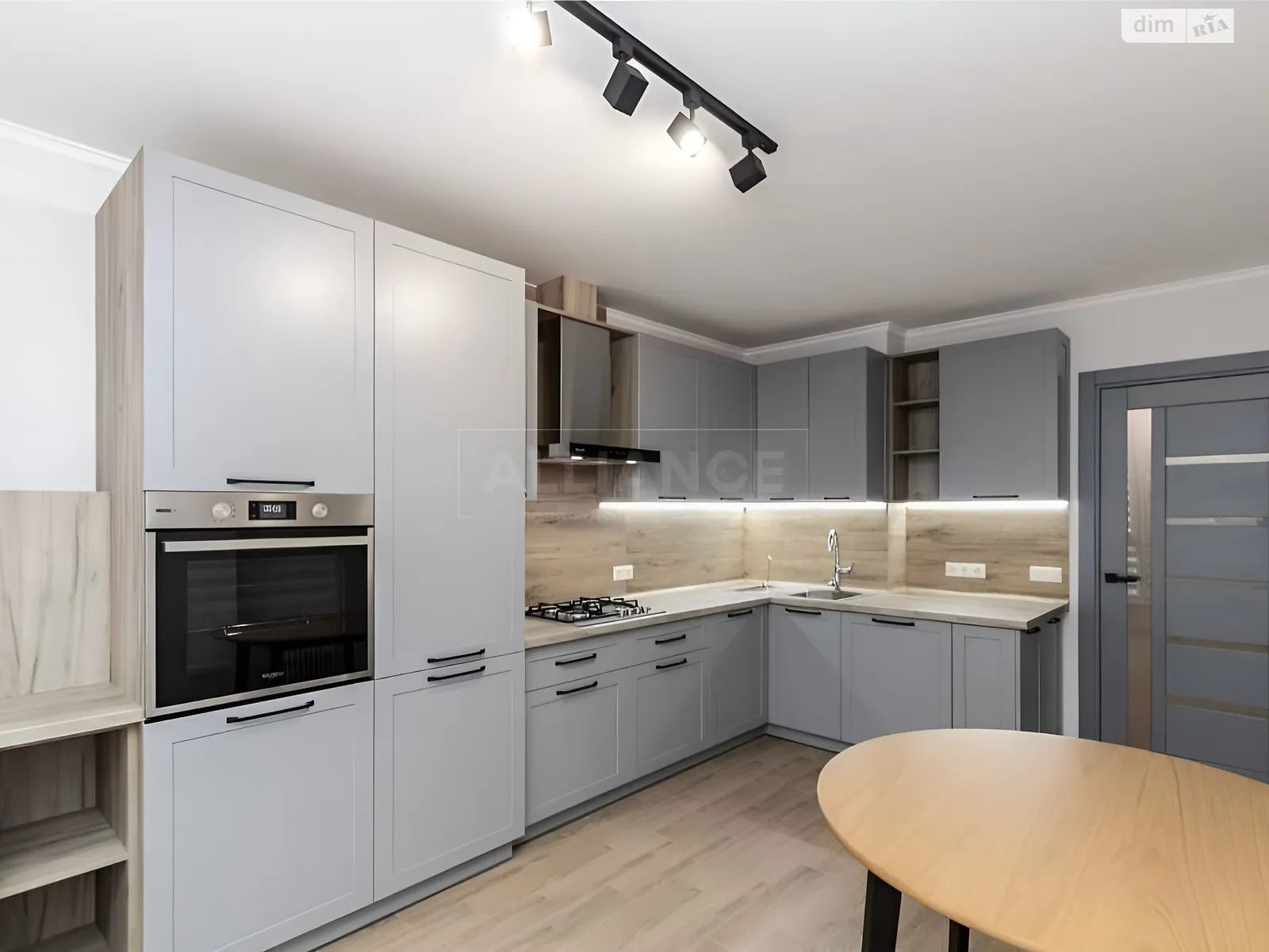 Продается 2-комнатная квартира 73 кв. м в Ивано-Франковске, ул. Химиков - фото 1
