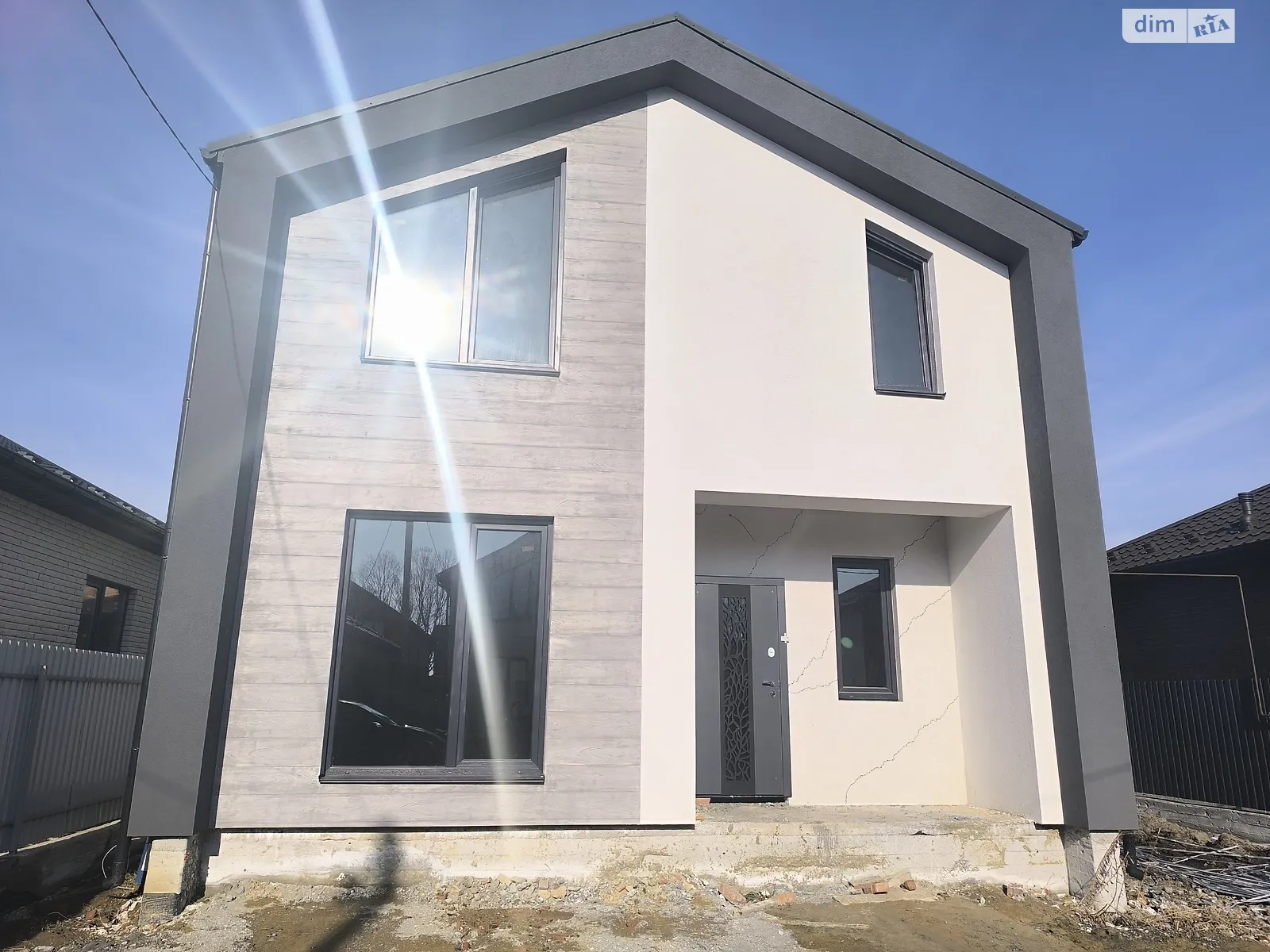 Продается дом на 2 этажа 125 кв. м с камином, цена: 95000 $ - фото 1