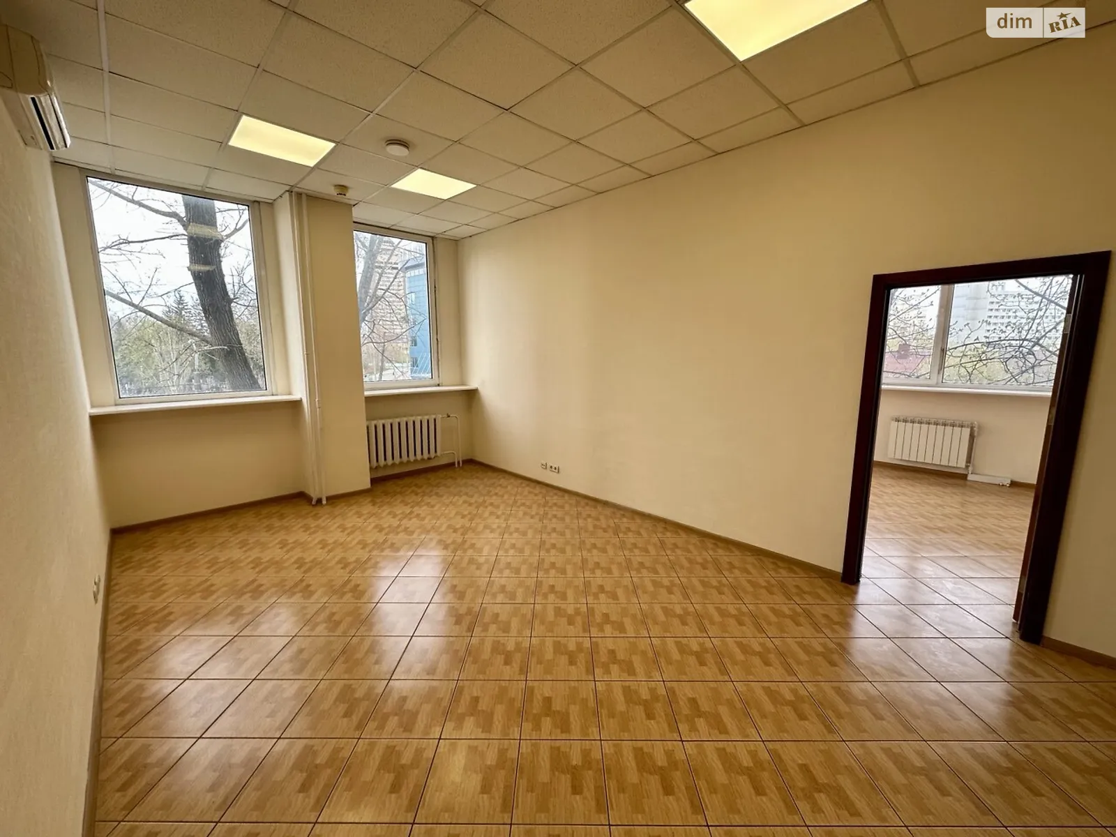 Сдается в аренду офис 81 кв. м в бизнес-центре, цена: 22680 грн - фото 1
