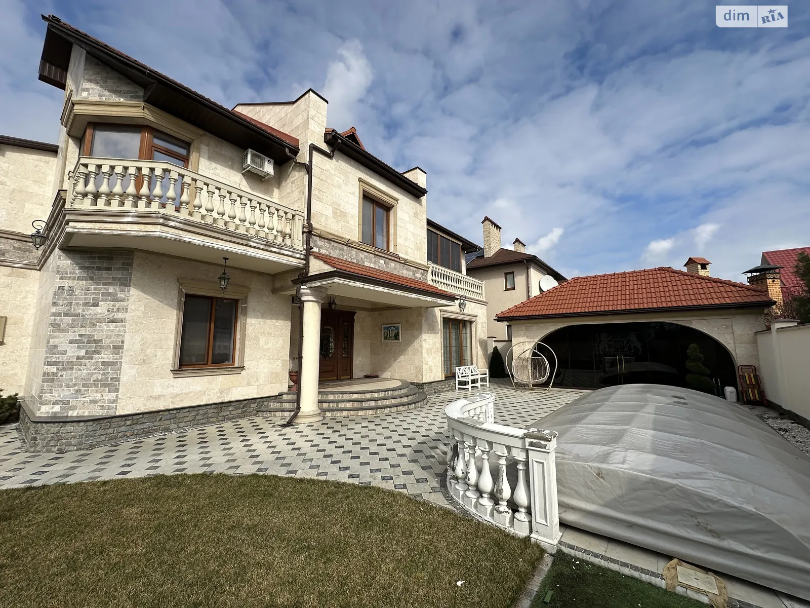 Продается дом на 2 этажа 250 кв. м с баней/сауной, цена: 650000 $ - фото 1