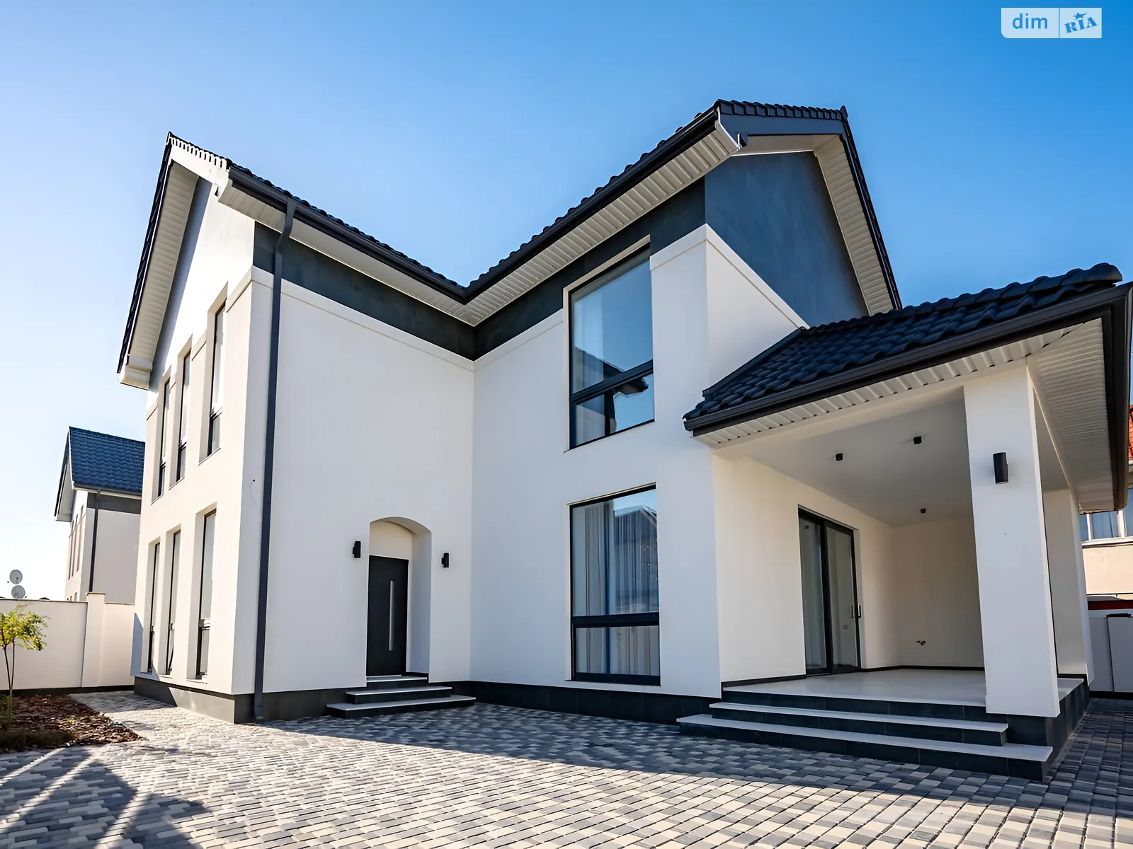 Продається будинок 2 поверховий 200 кв. м з гаражем, цена: 435000 $ - фото 1