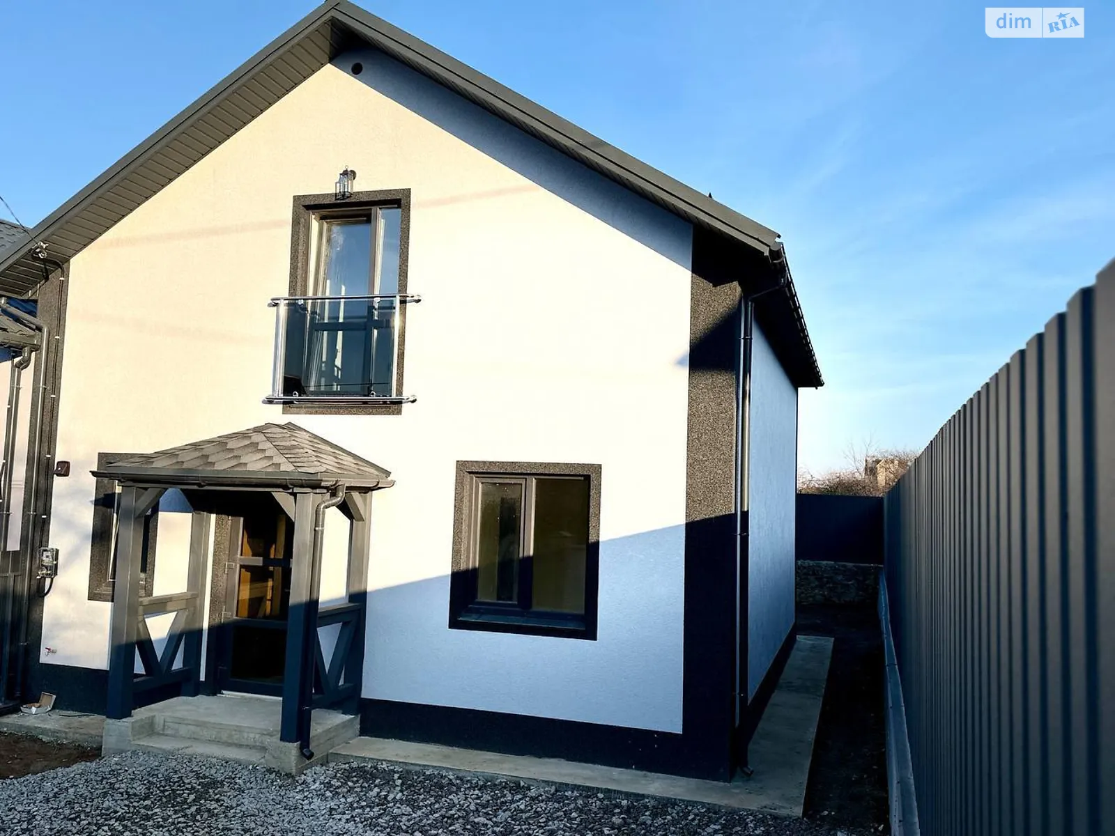 Продается дом на 2 этажа 110 кв. м с гаражом, цена: 82992 $ - фото 1