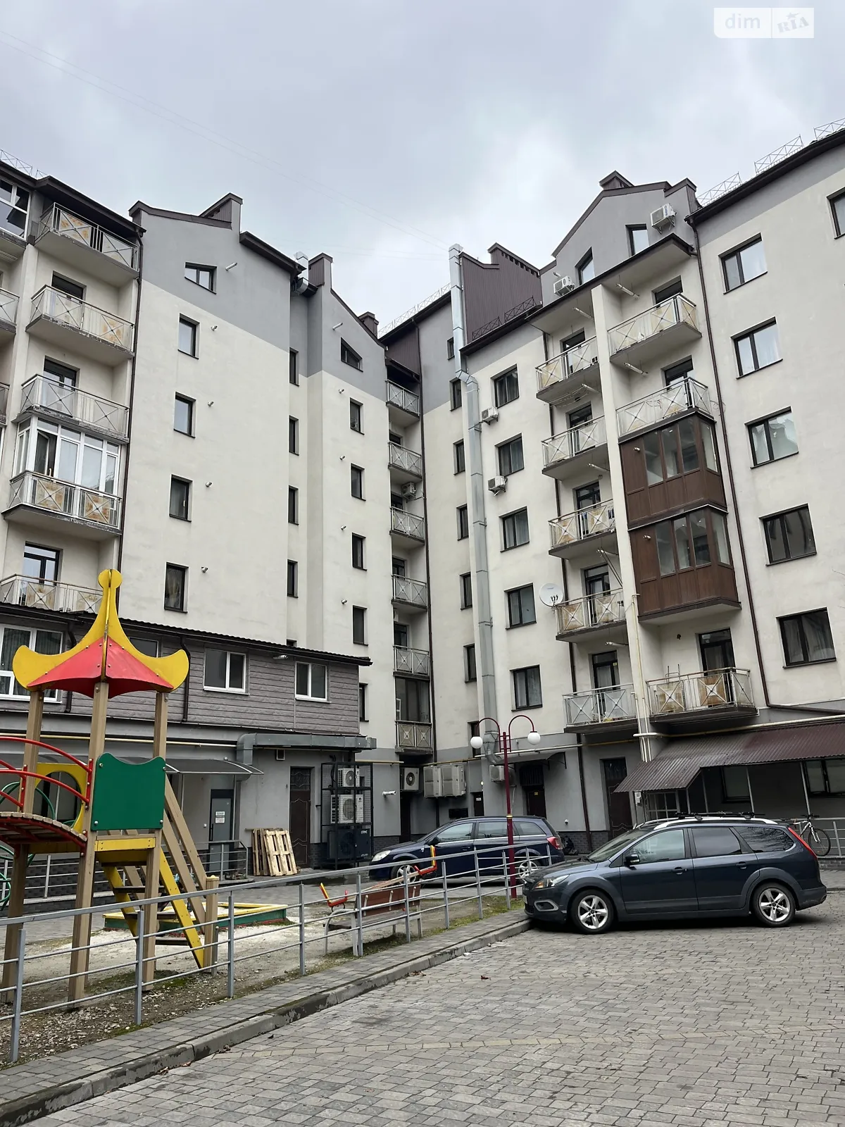 Продається 1-кімнатна квартира 32.2 кв. м у Івано-Франківську, вул. Залізнична, 49 - фото 1