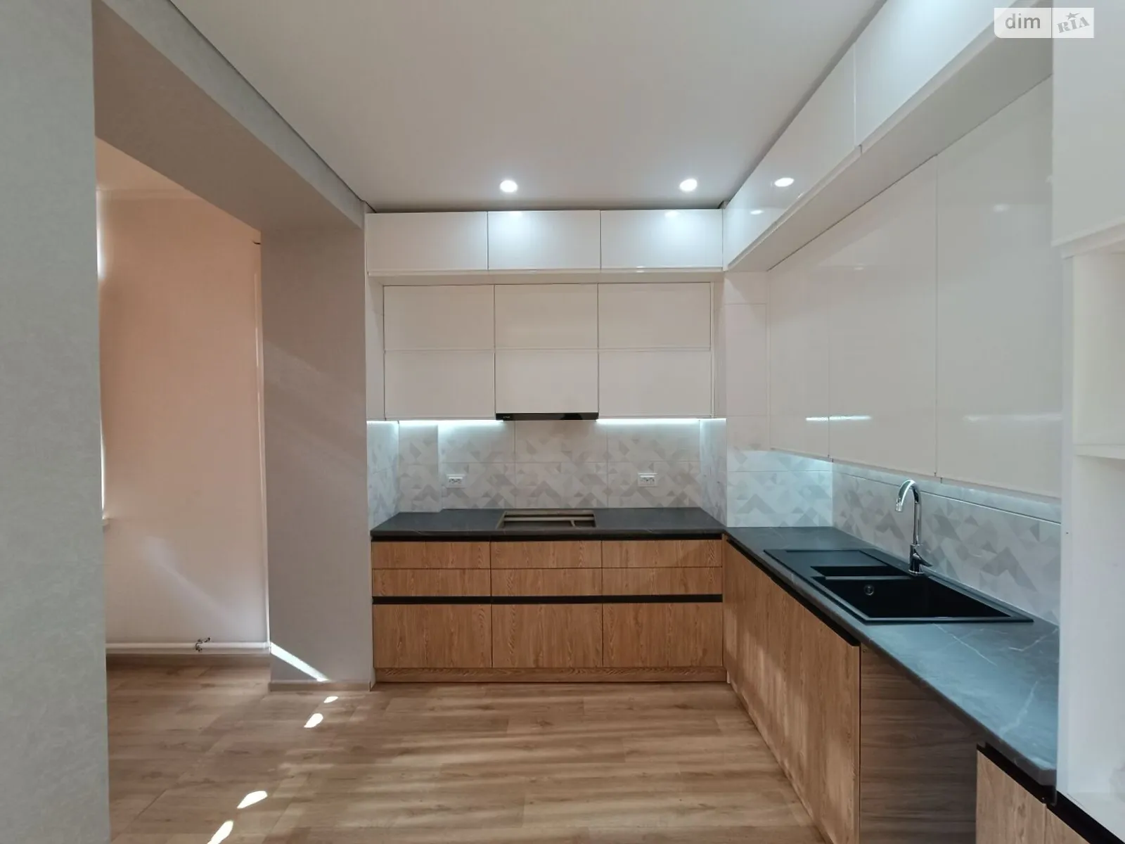 Продается 4-комнатная квартира 91.6 кв. м в Николаеве, ул. Лазурная - фото 1