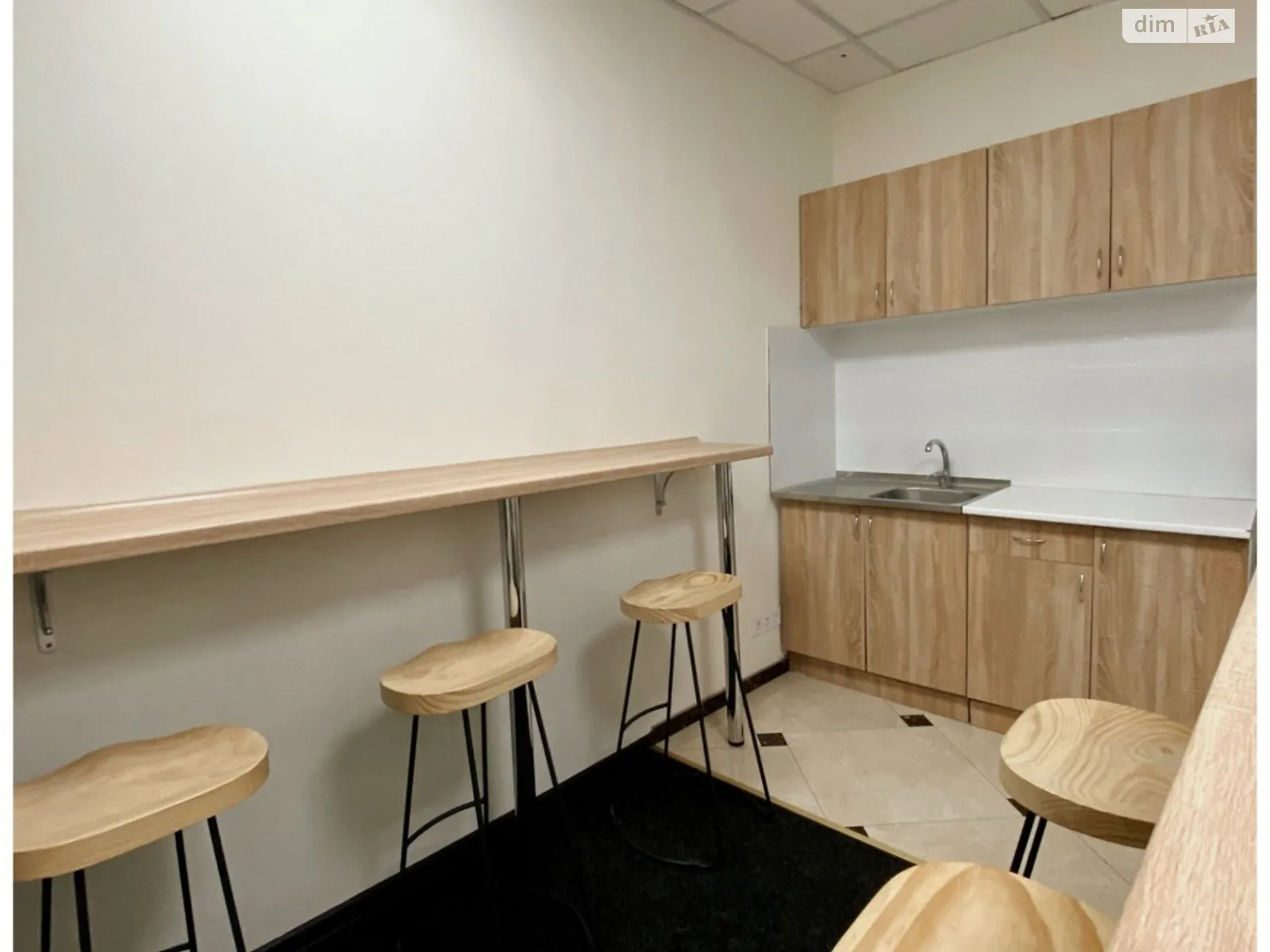 Сдается в аренду офис 123 кв. м в бизнес-центре, цена: 2460 $ - фото 1