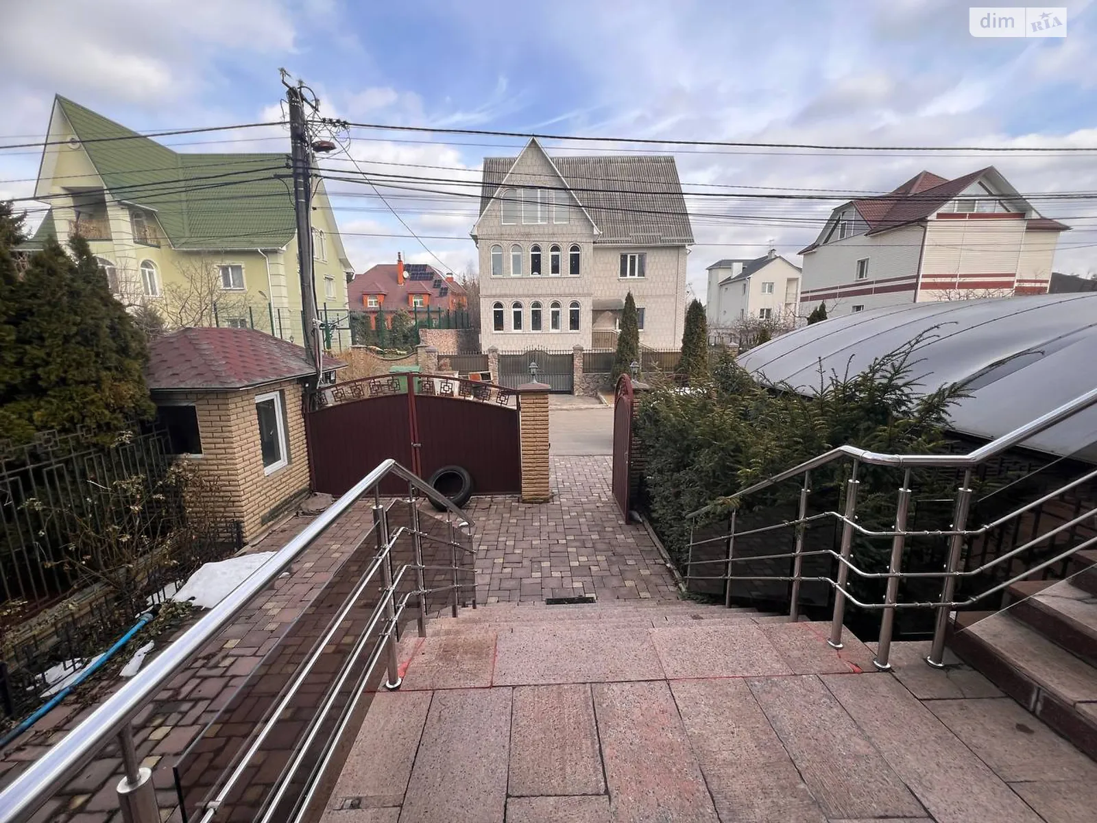 Продається будинок 3 поверховий 773.2 кв. м з подвалом, цена: 1700000 $ - фото 1