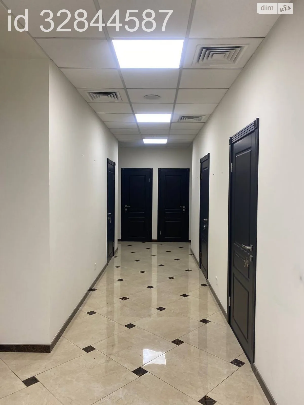 Сдается в аренду офис 123 кв. м в бизнес-центре, цена: 2460 $ - фото 1
