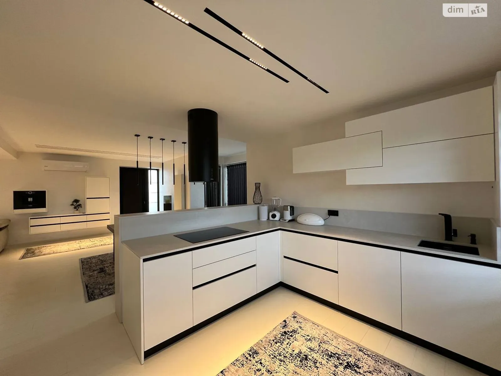 Продается дом на 2 этажа 300 кв. м с бассейном, цена: 850000 $ - фото 1