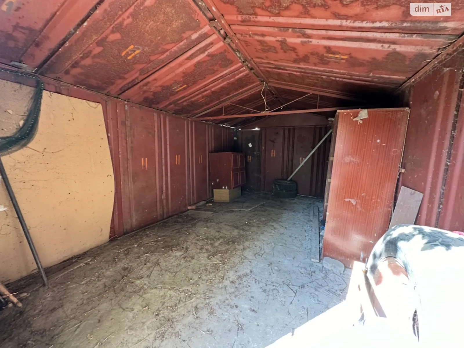 Продается место в гаражном кооперативе под легковое авто на 18 кв. м, цена: 2000 $ - фото 1