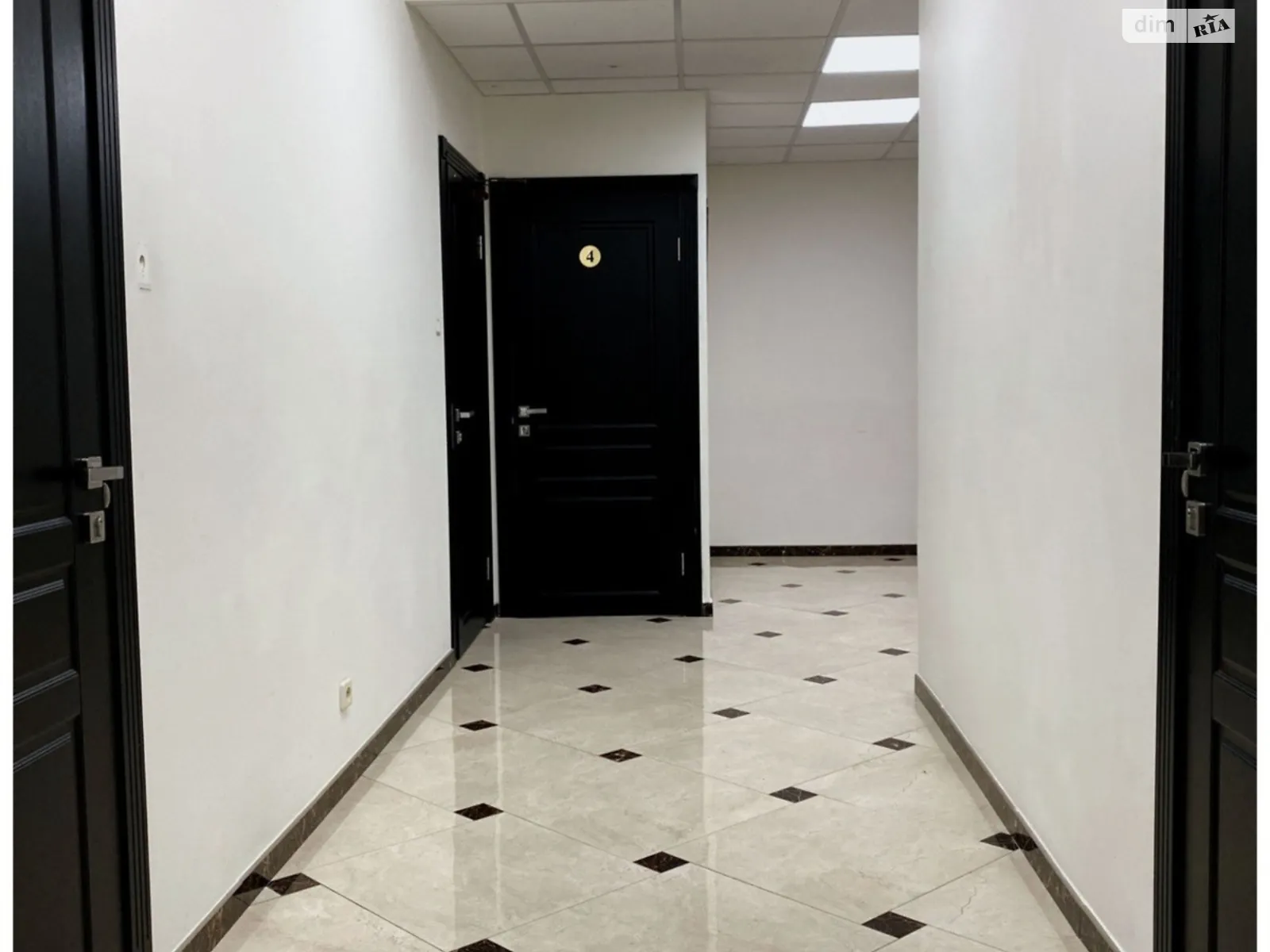 Сдается в аренду офис 123 кв. м в бизнес-центре, цена: 2460 $ - фото 1