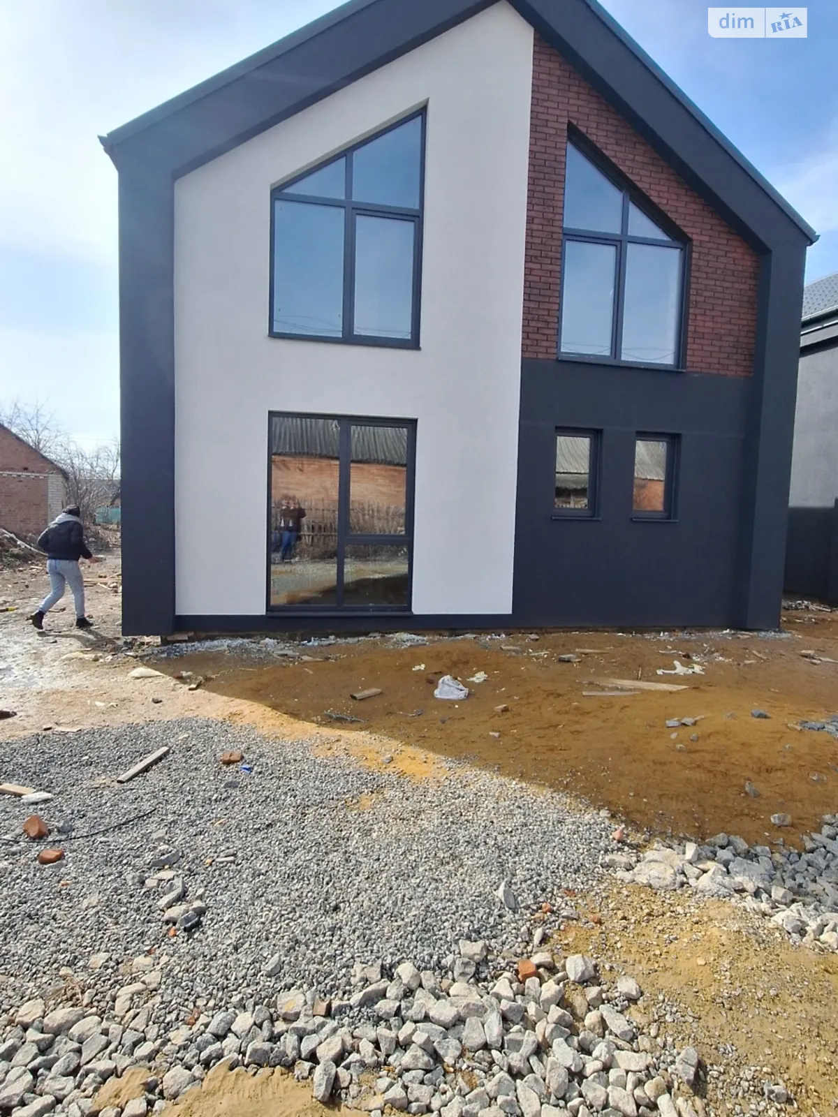 Продается дом на 2 этажа 120 кв. м с гаражом, цена: 85000 $ - фото 1