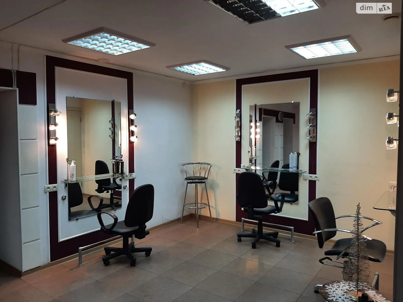 Продается помещения свободного назначения 104 кв. м в 15-этажном здании, цена: 75000 $ - фото 1