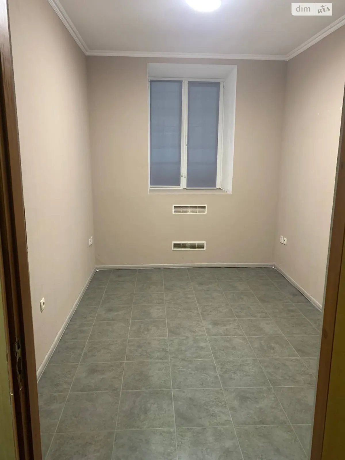 Сдается в аренду офис 7.4 кв. м в бизнес-центре, цена: 3000 грн - фото 1