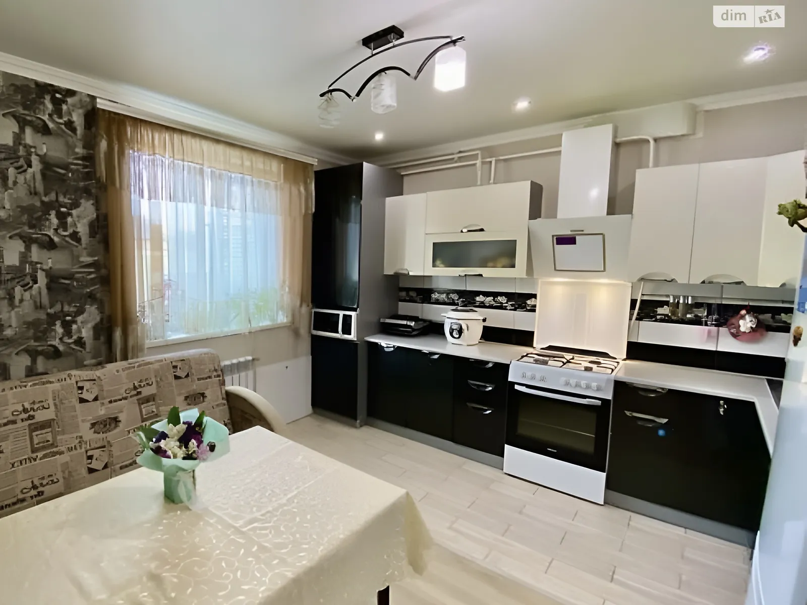 Продается 3-комнатная квартира 83.8 кв. м в Зарванцах, ул. Пляжная, 12 - фото 1