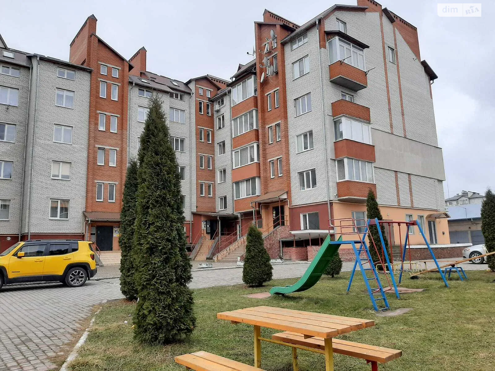 Продается 2-комнатная квартира 71.3 кв. м в Черткове, ул. Независимости - фото 1