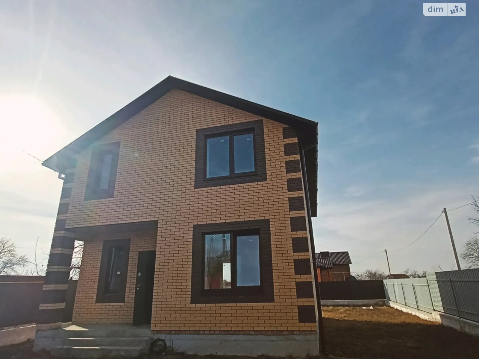 Продается дом на 2 этажа 120 кв. м с верандой, цена: 93000 $ - фото 1