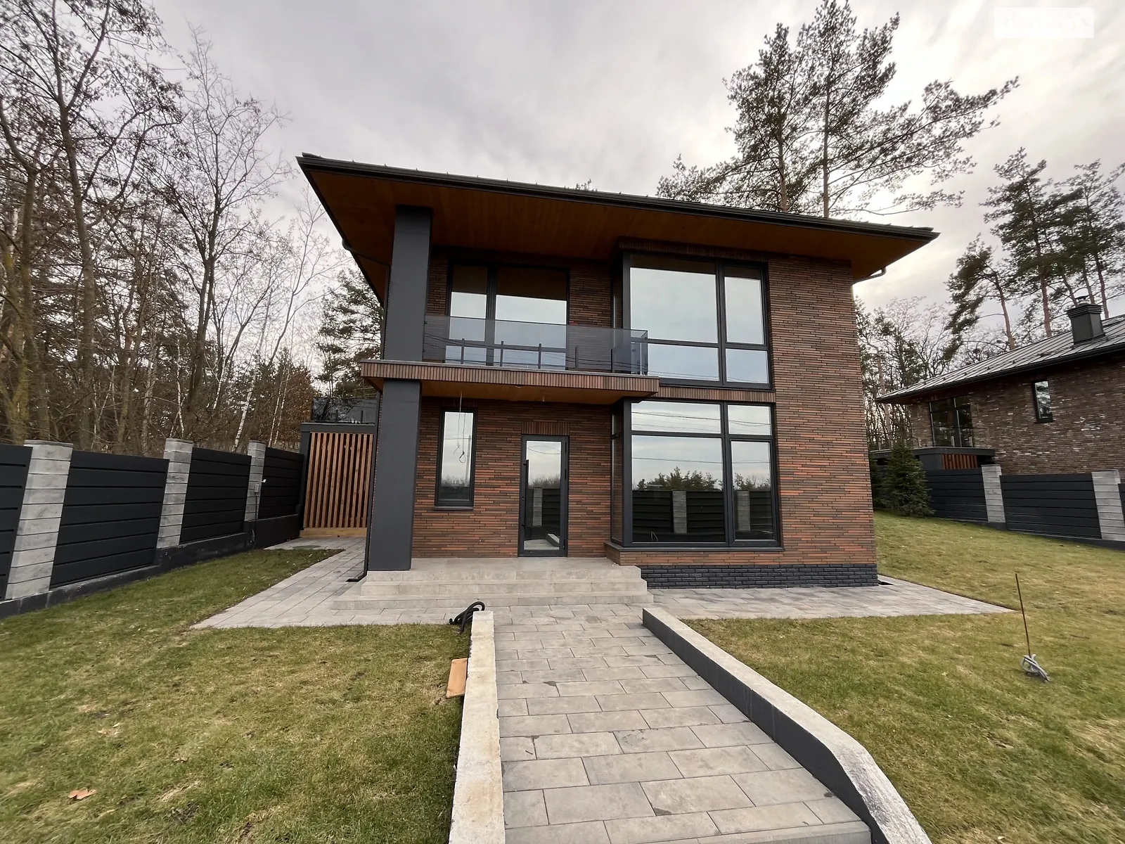 Продается дом на 2 этажа 220 кв. м с беседкой, цена: 345000 $ - фото 1