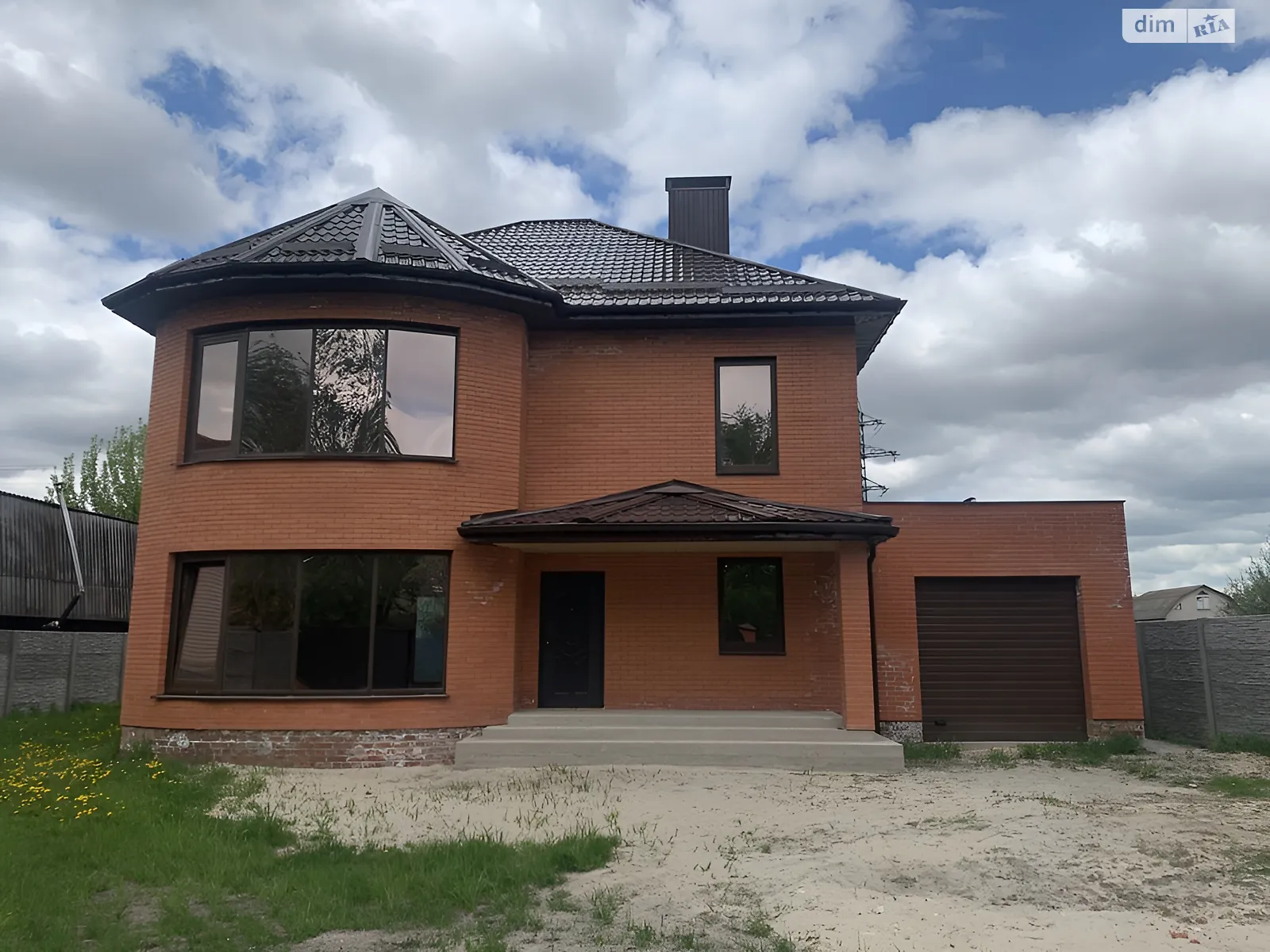 Продается дом на 2 этажа 239.2 кв. м с бассейном, цена: 180000 $ - фото 1