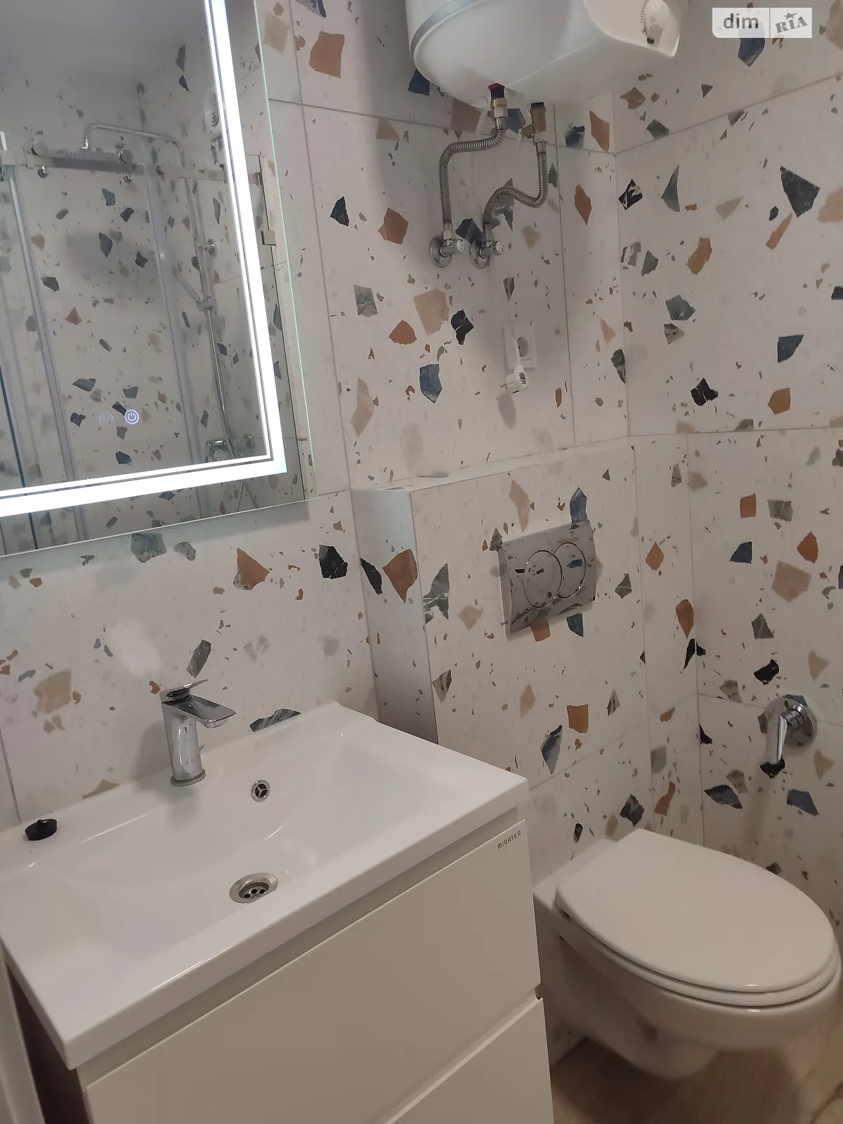 Сдается в аренду 1-комнатная квартира 45 кв. м в Ровно, ул. Соборная, 285К - фото 1