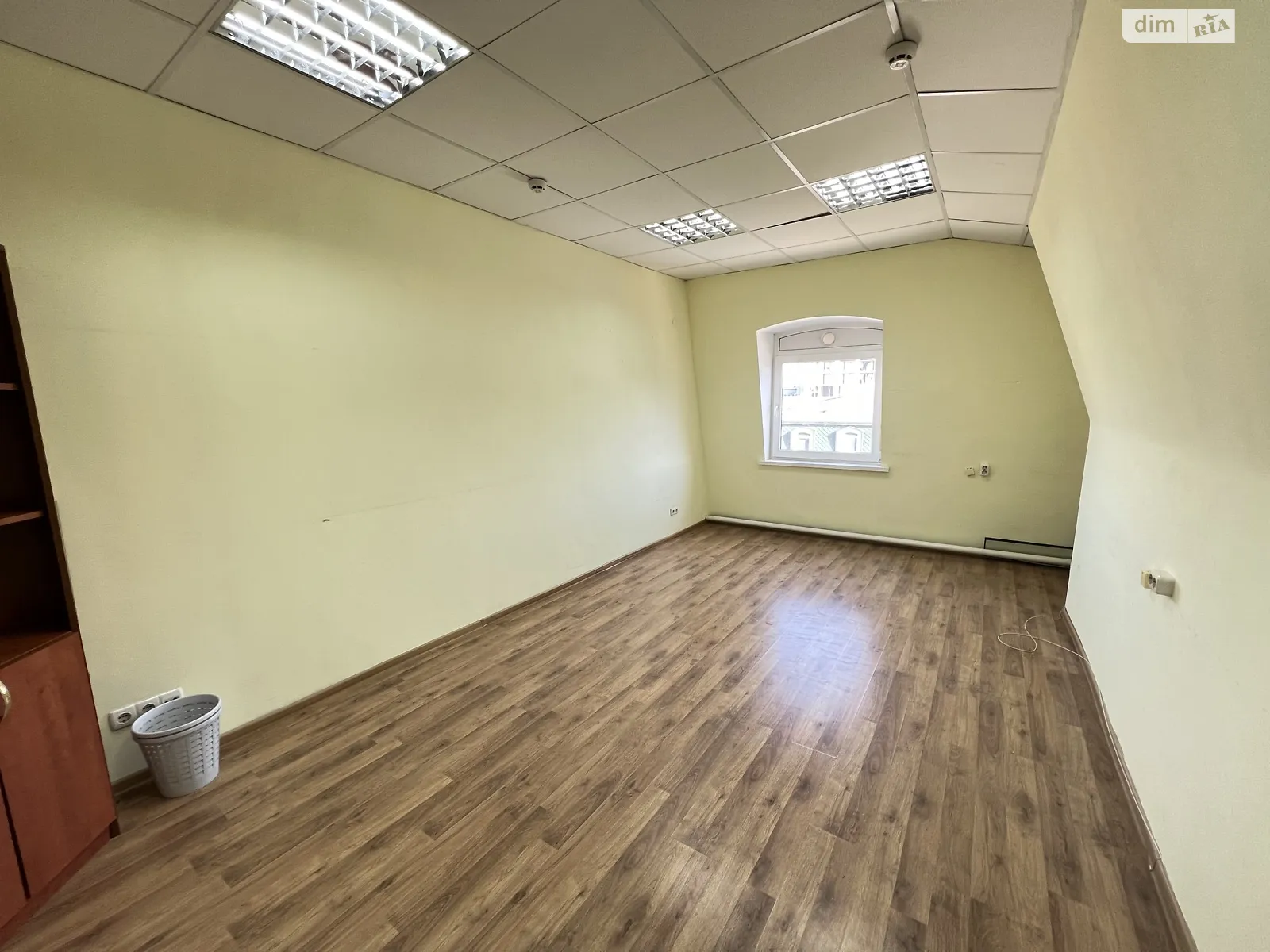 Сдается в аренду офис 21 кв. м в бизнес-центре, цена: 5000 грн - фото 1