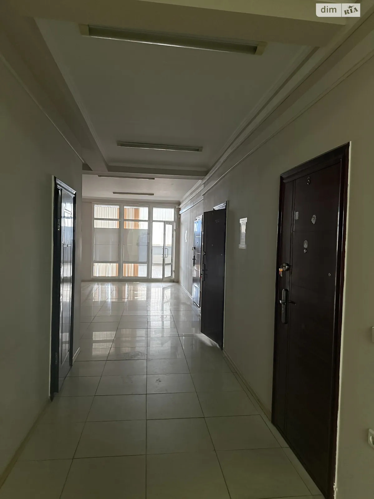 Сдается в аренду офис 300 кв. м в бизнес-центре, цена: 1200 $ - фото 1