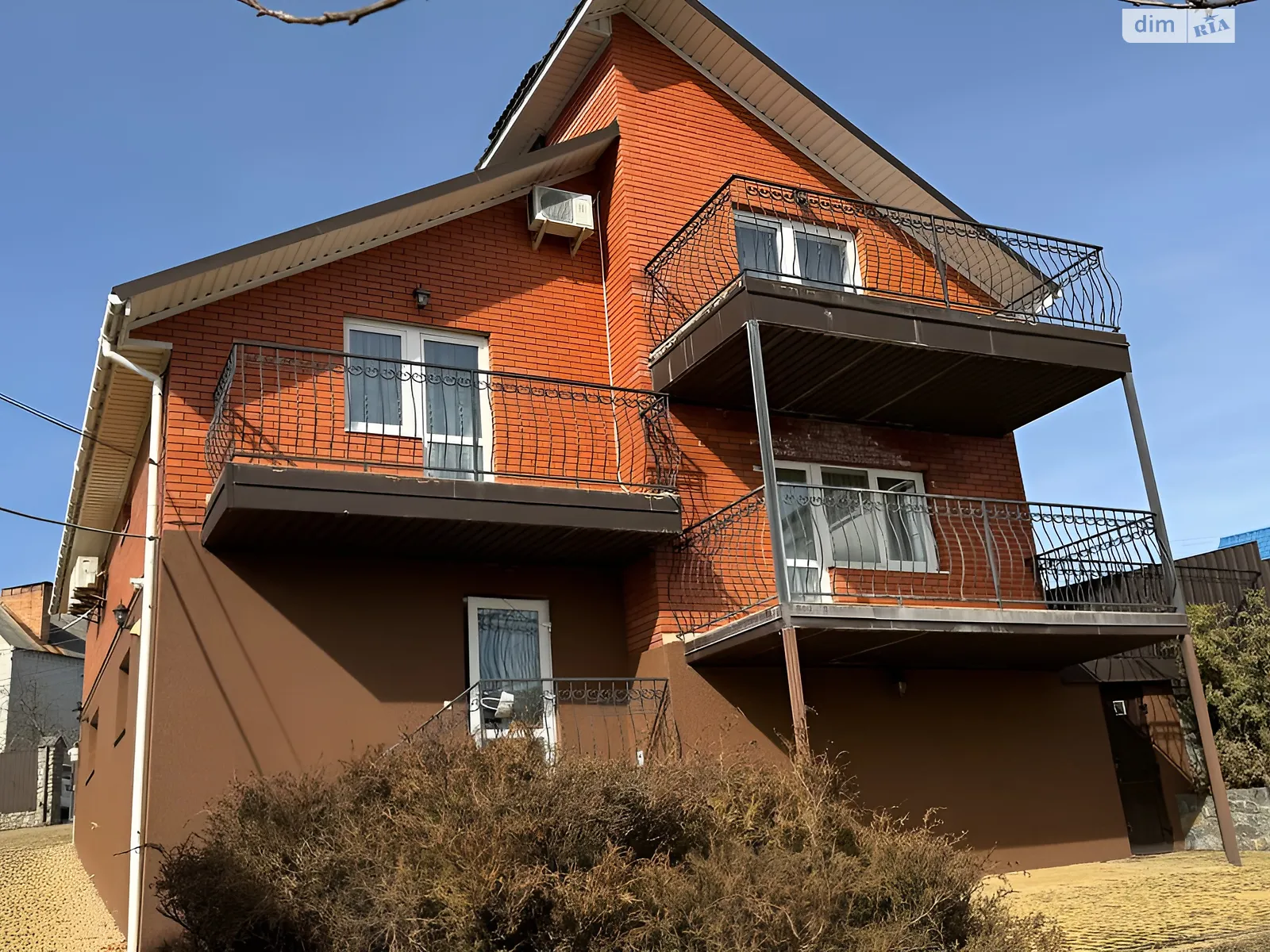 Продается дом на 2 этажа 180 кв. м с гаражом, цена: 175000 $ - фото 1