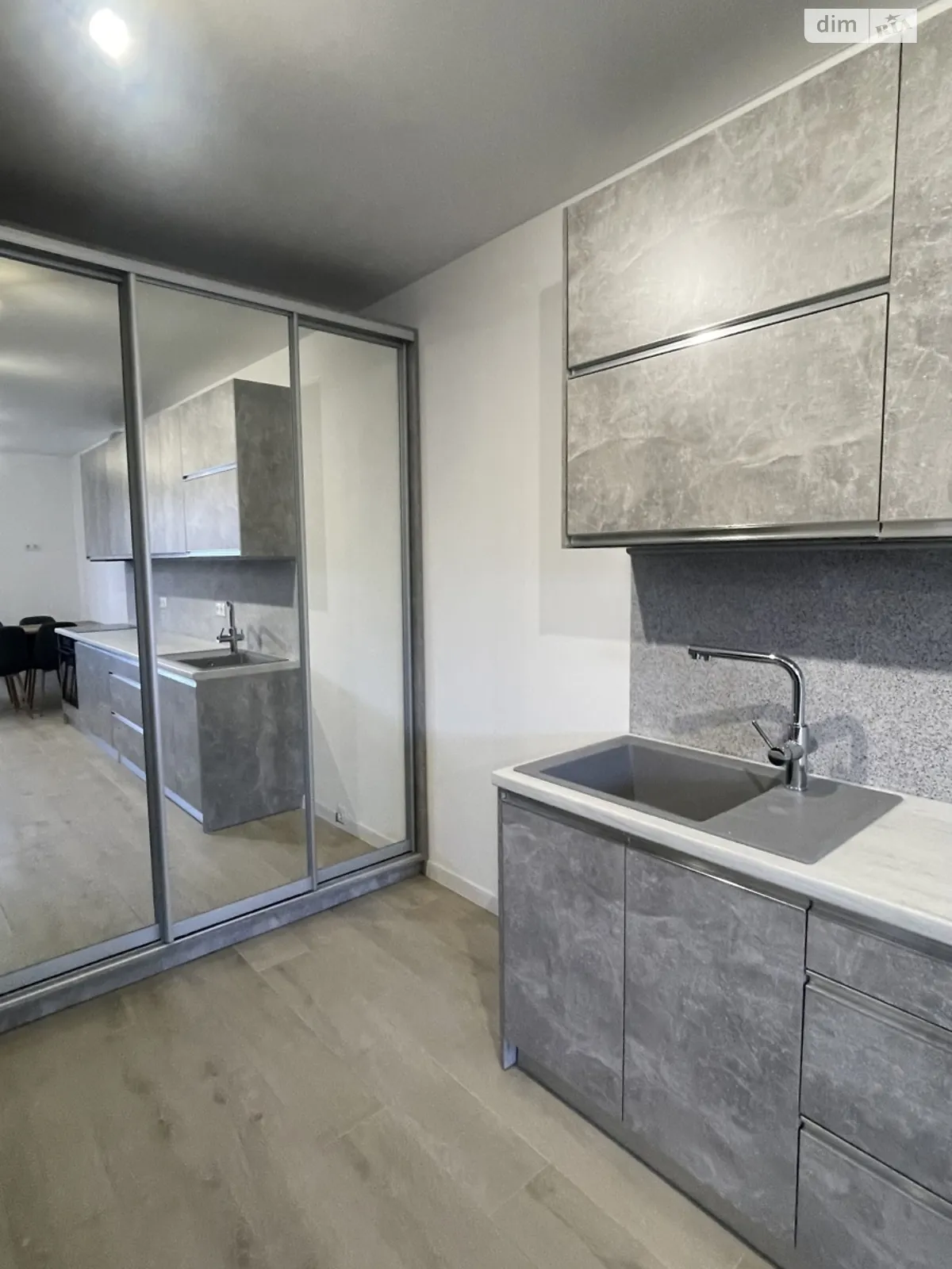 Продається 1-кімнатна квартира 42 кв. м у Гостомелі, вул. Молодіжна, 11/5 - фото 1