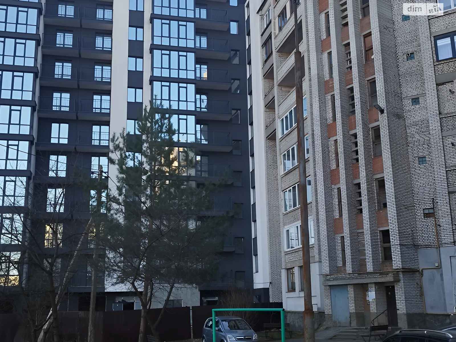Продается 1-комнатная квартира 44 кв. м в Червонограде, ул. Клюсовская, 26 - фото 1