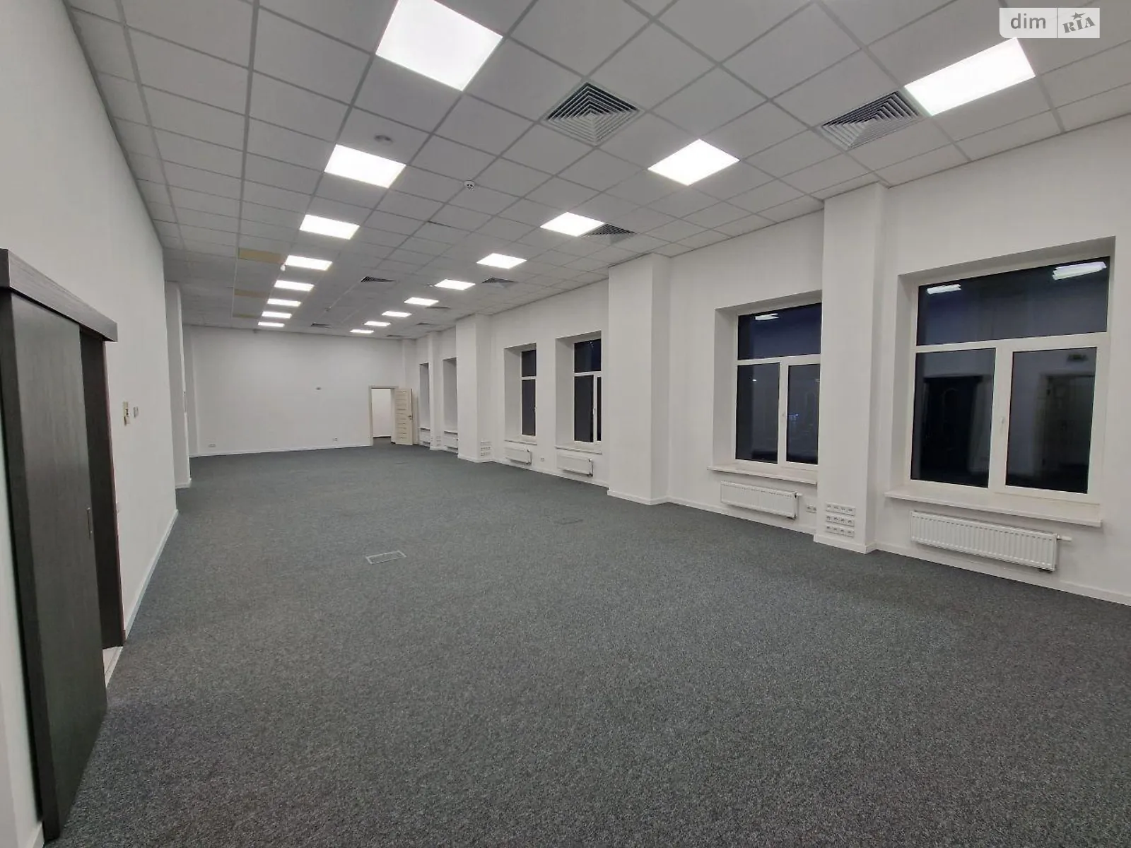 Сдается в аренду офис 1390 кв. м в бизнес-центре, цена: 27550 $ - фото 1