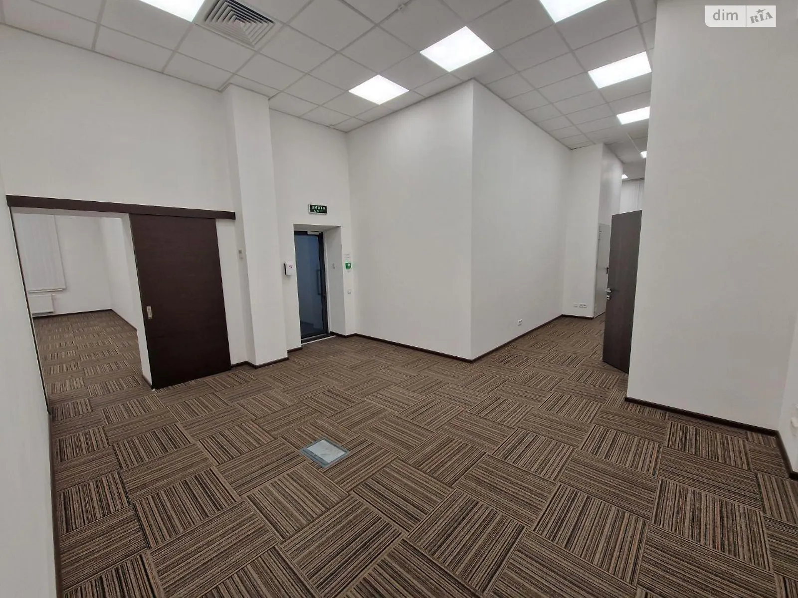 Сдается в аренду офис 422 кв. м в бизнес-центре, цена: 9300 $ - фото 1