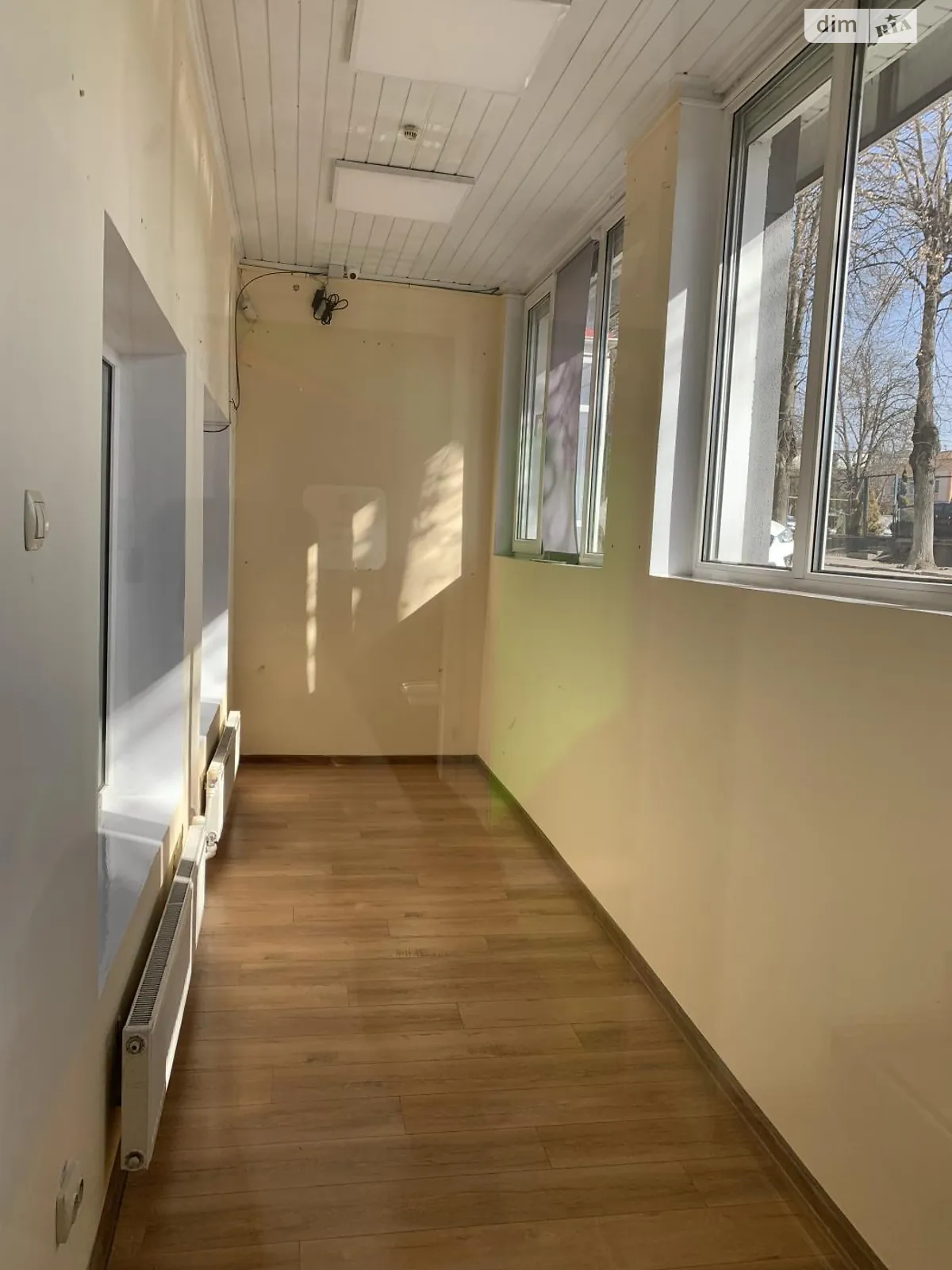 Сдается в аренду офис 12 кв. м в бизнес-центре, цена: 2000 грн - фото 1