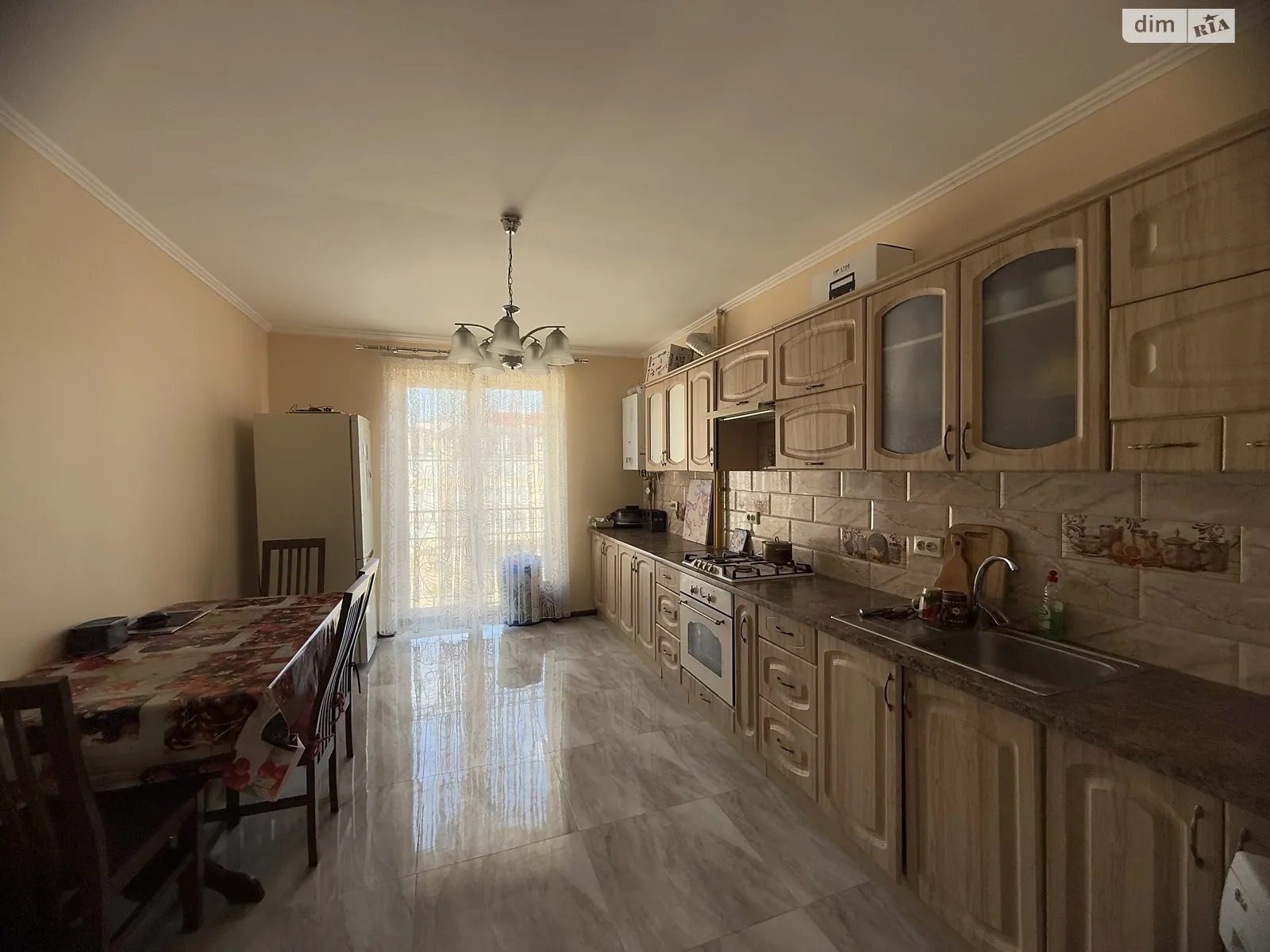 Продається 2-кімнатна квартира 76 кв. м у Ужгороді, вул. Володимирська, 90 - фото 1