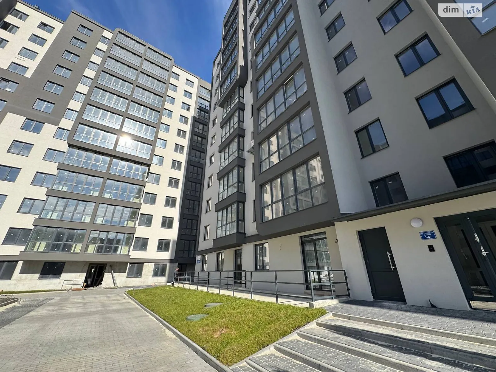 Продається 2-кімнатна квартира 74.4 кв. м у Львові, вул. Роксоляни, 153 - фото 1