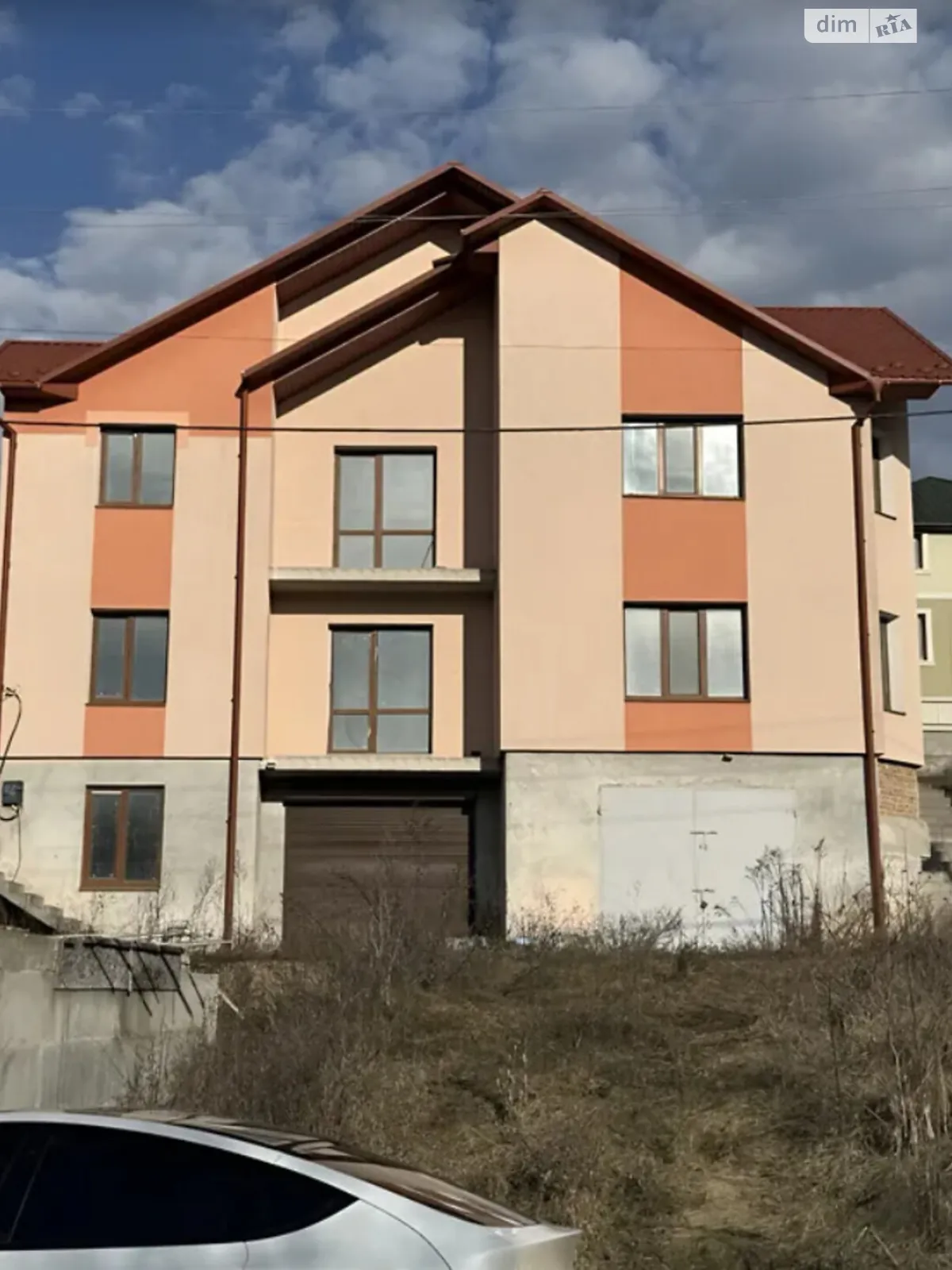 Продается дом на 3 этажа 198 кв. м с бассейном, цена: 80000 $ - фото 1