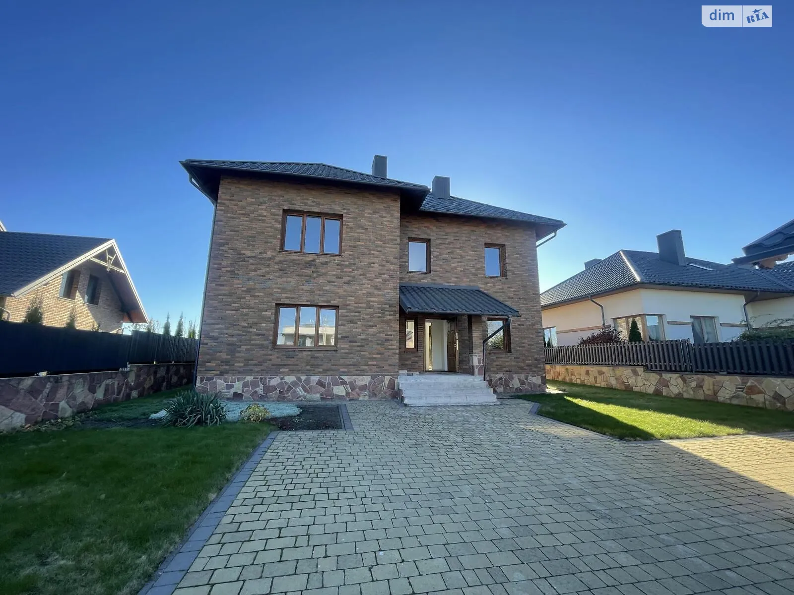 Продается дом на 2 этажа 188 кв. м с баней/сауной, цена: 230000 $ - фото 1
