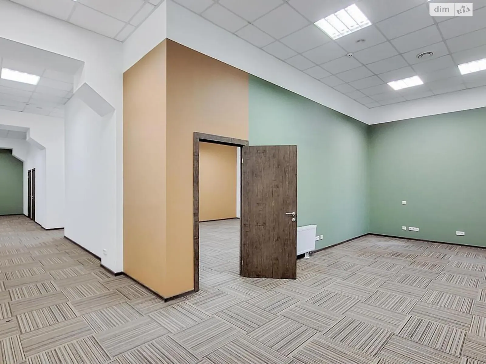 Сдается в аренду офис 430 кв. м в бизнес-центре, цена: 6800 $ - фото 1