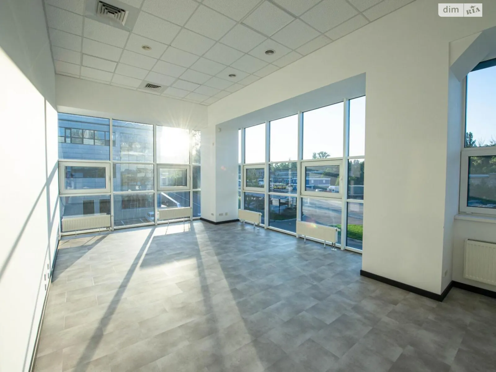 Сдается в аренду офис 360 кв. м в бизнес-центре, цена: 5700 $ - фото 1
