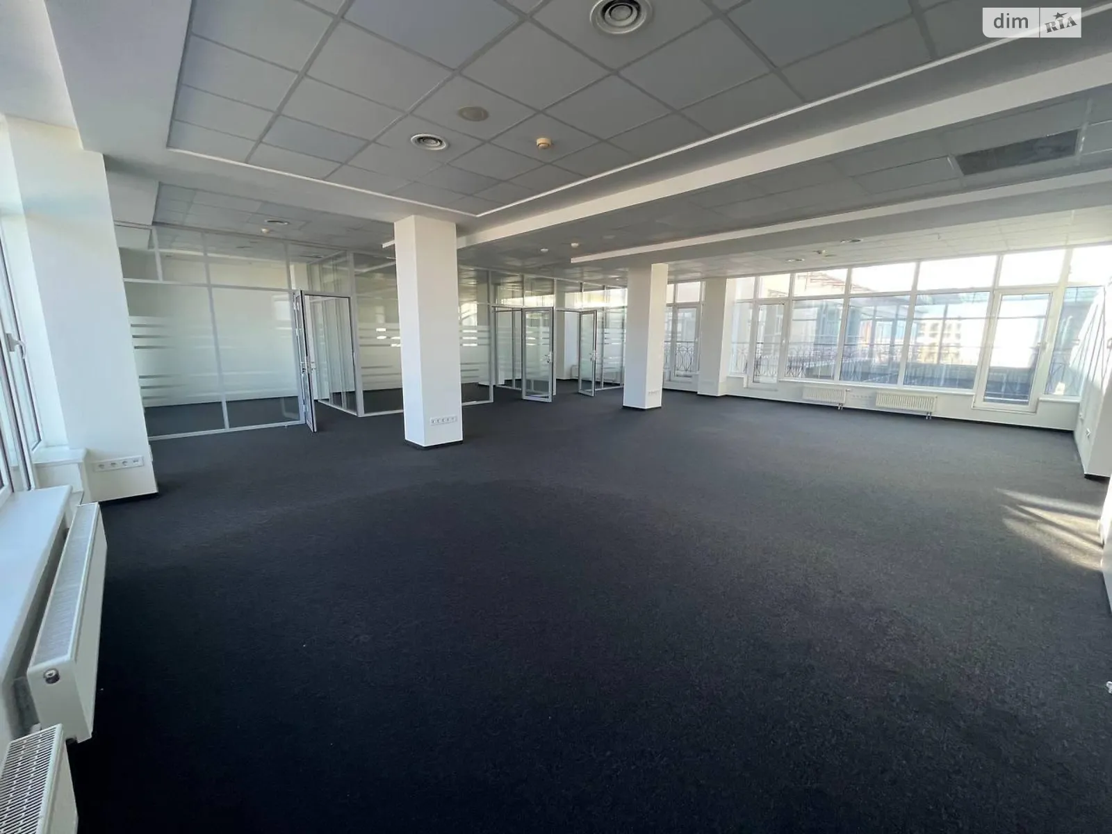 Сдается в аренду офис 200 кв. м в бизнес-центре, цена: 3600 $ - фото 1