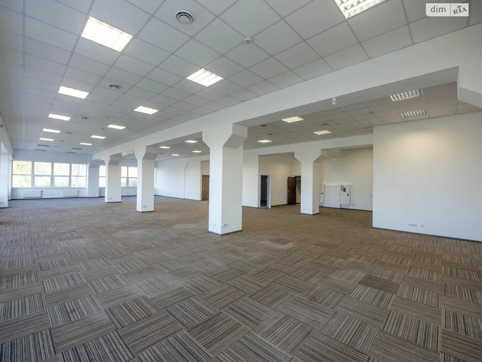 Сдается в аренду офис 610 кв. м в бизнес-центре, цена: 9700 $ - фото 1