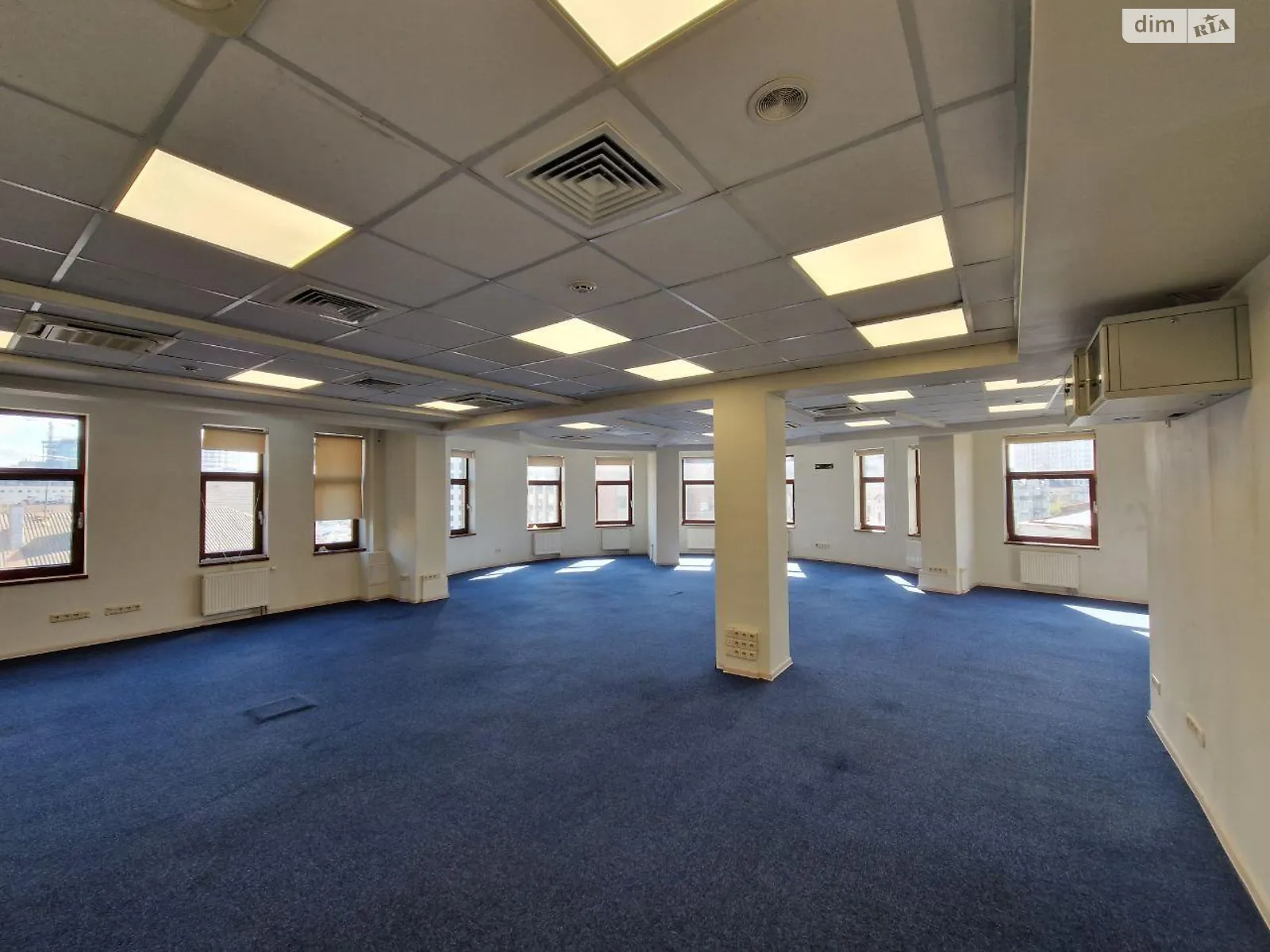 Сдается в аренду офис 260 кв. м в бизнес-центре, цена: 3350 $ - фото 1
