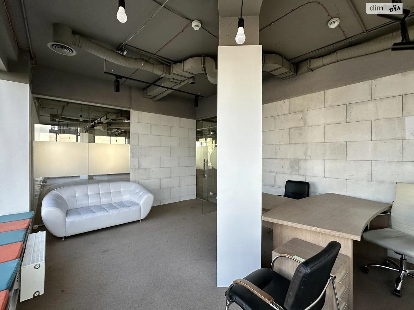 Сдается в аренду офис 484 кв. м в бизнес-центре, цена: 6300 $ - фото 1
