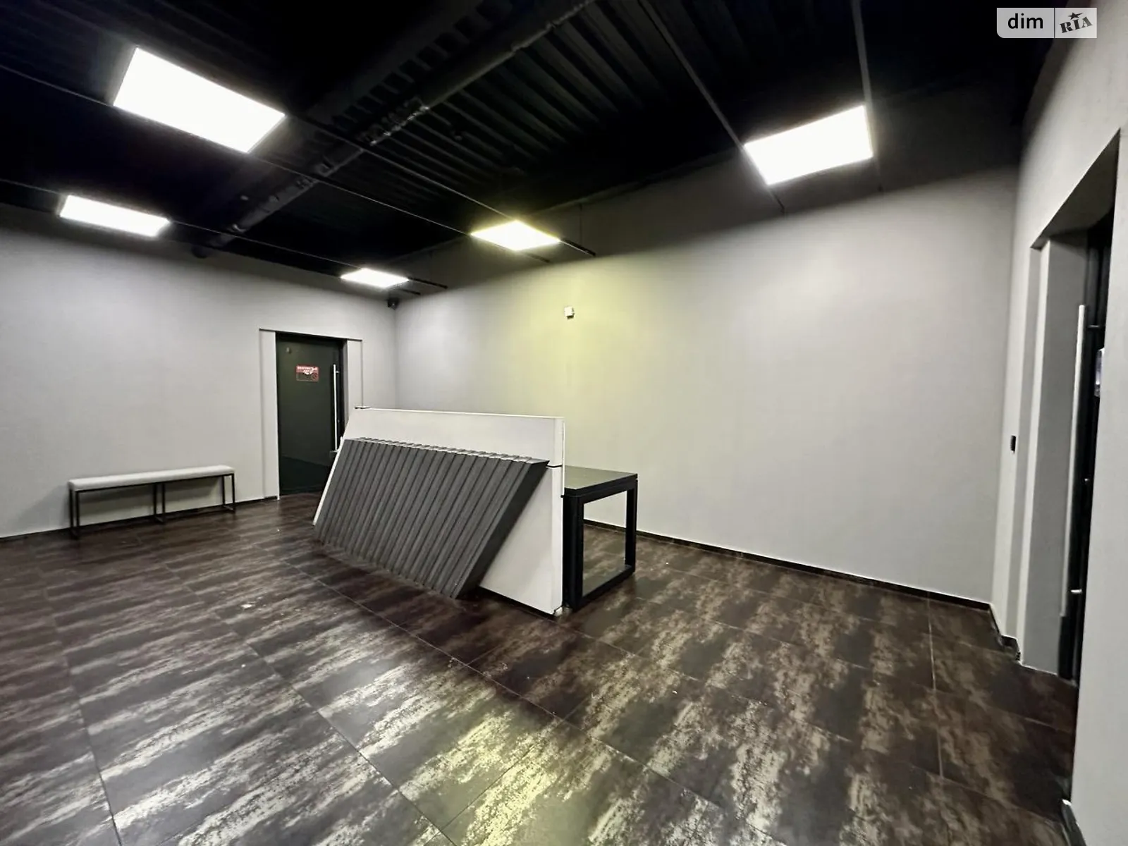 Сдается в аренду офис 2524 кв. м в бизнес-центре, цена: 30300 $ - фото 1