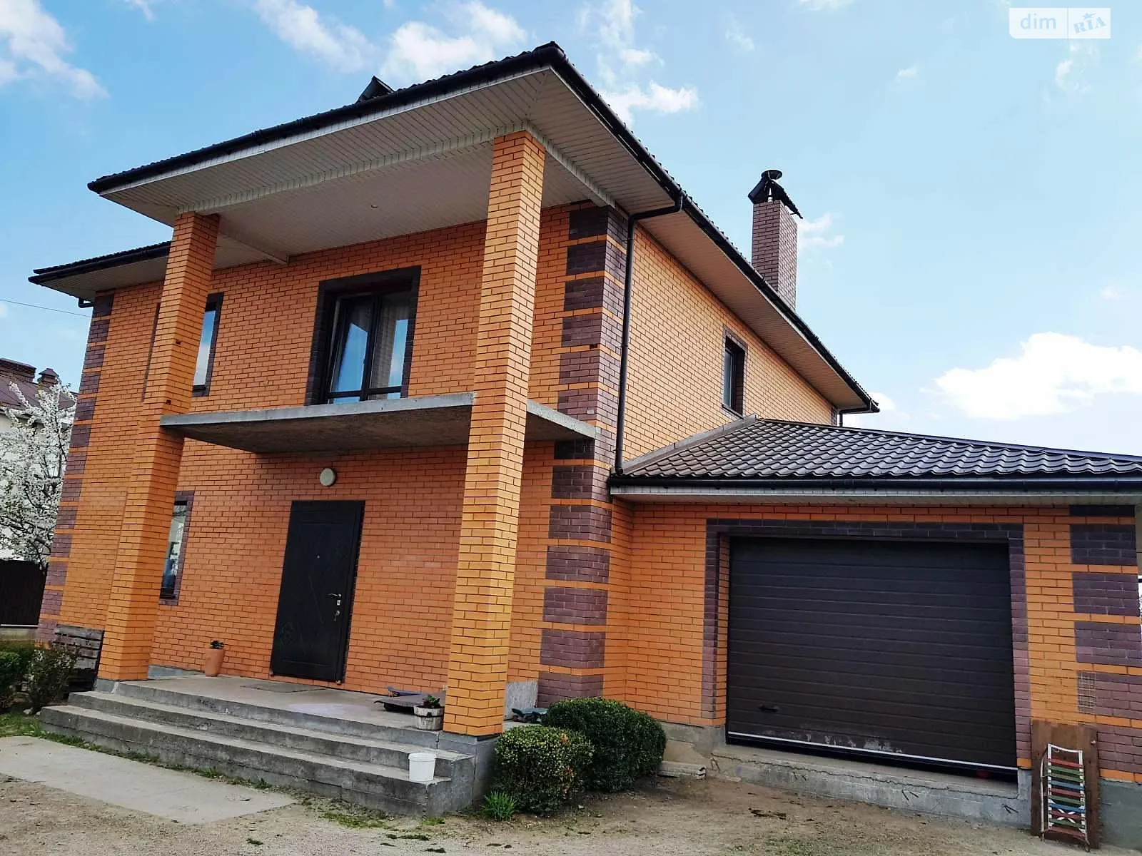Продается дом на 2 этажа 200 кв. м с садом, цена: 300000 $ - фото 1