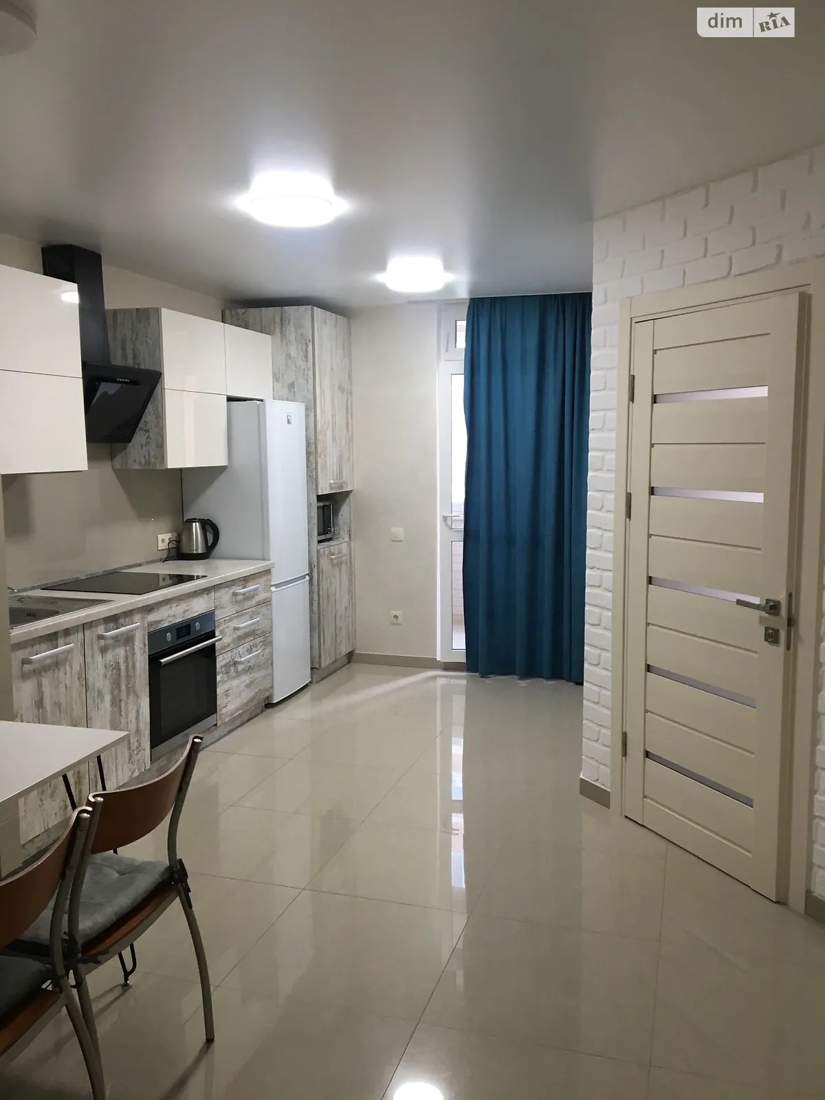 1-кімнатна квартира 50 кв. м у Тернополі, вул. Білогірська, 18Є - фото 1