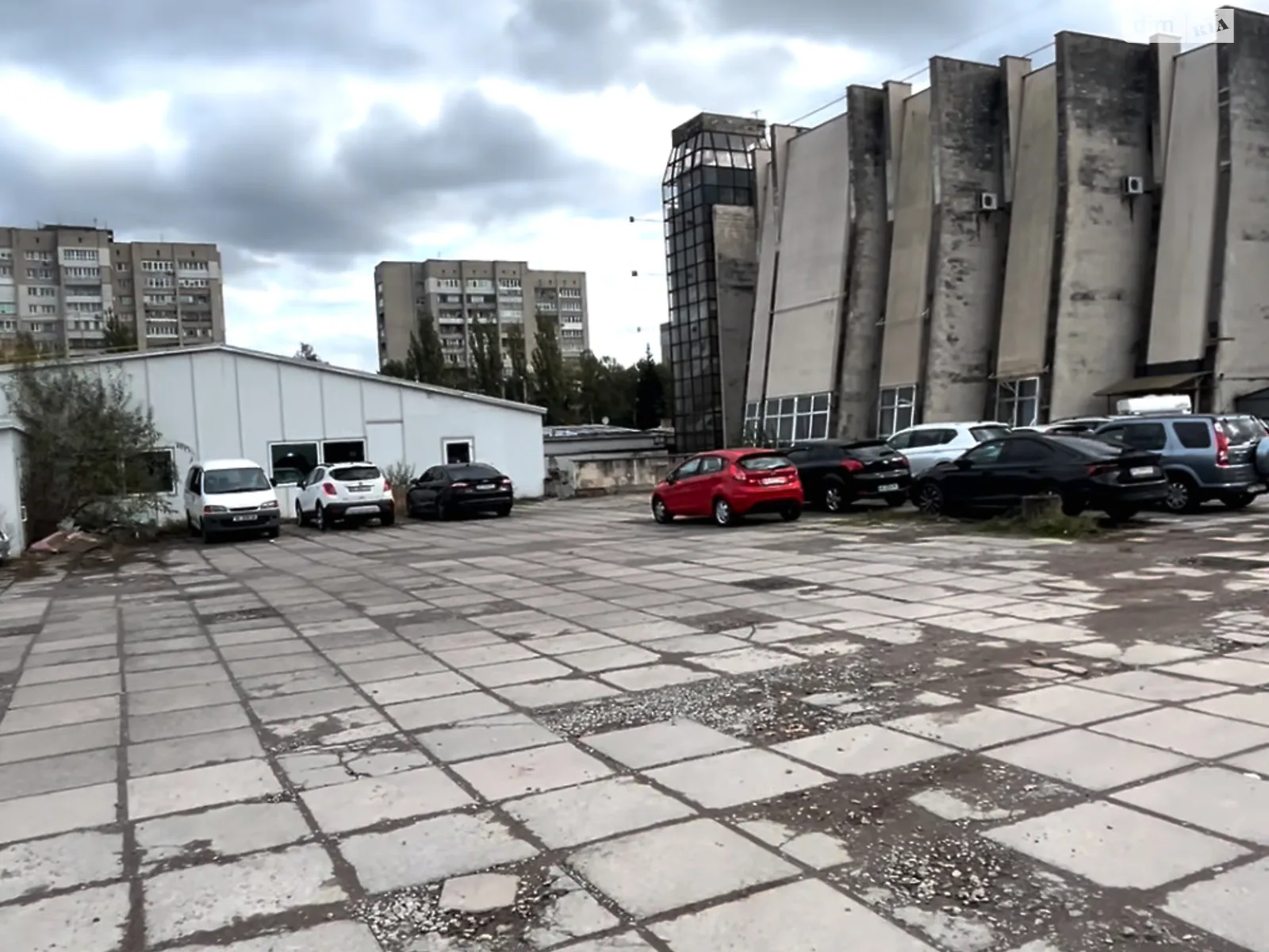 Здається в оренду об'єкт сфери послуг 735 кв. м в 1-поверховій будівлі, цена: 147000 грн - фото 1
