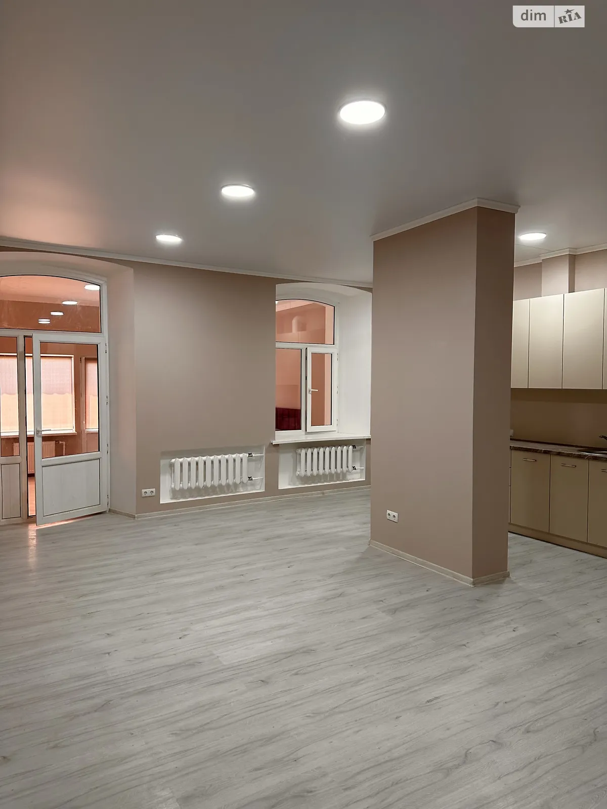 Продается 1-комнатная квартира 55 кв. м в Одессе, ул. Артиллерийская, 4А - фото 1