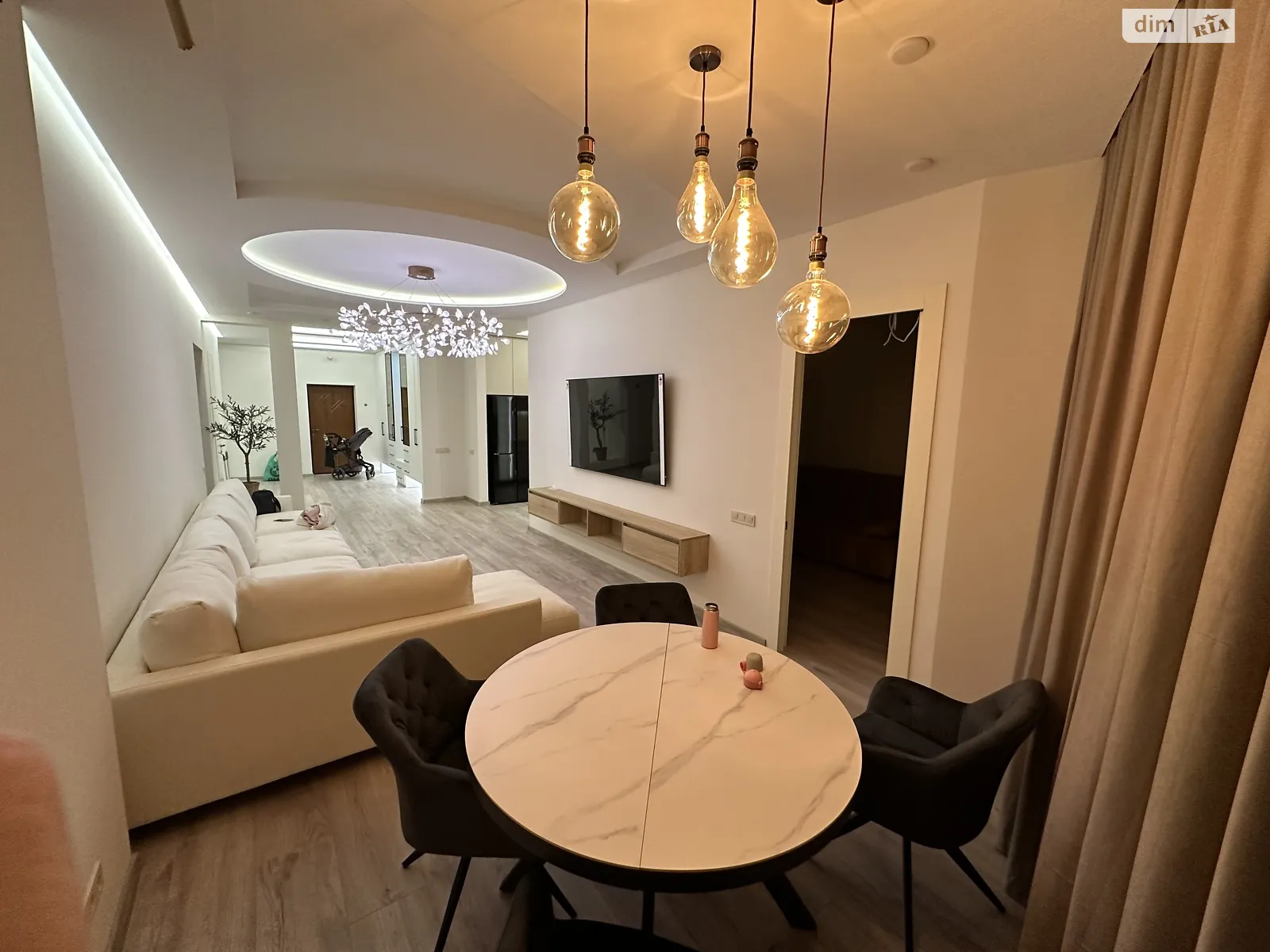 Продается 4-комнатная квартира 142.7 кв. м в Одессе, пер. Мореходный, 2А - фото 1