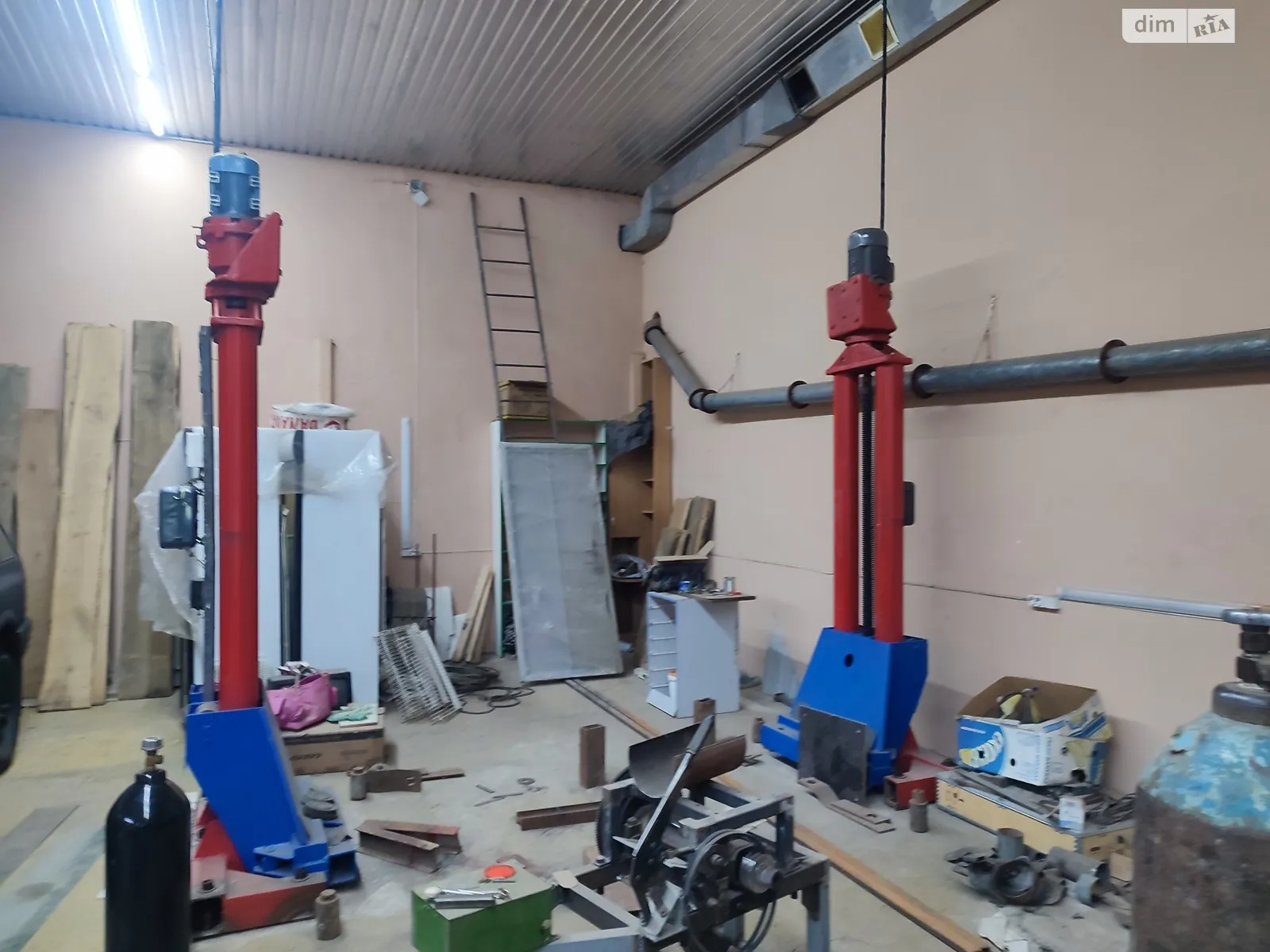 Сдается в аренду отдельно стоящий гараж под бус на 416 кв. м, цена: 2000 $ - фото 1