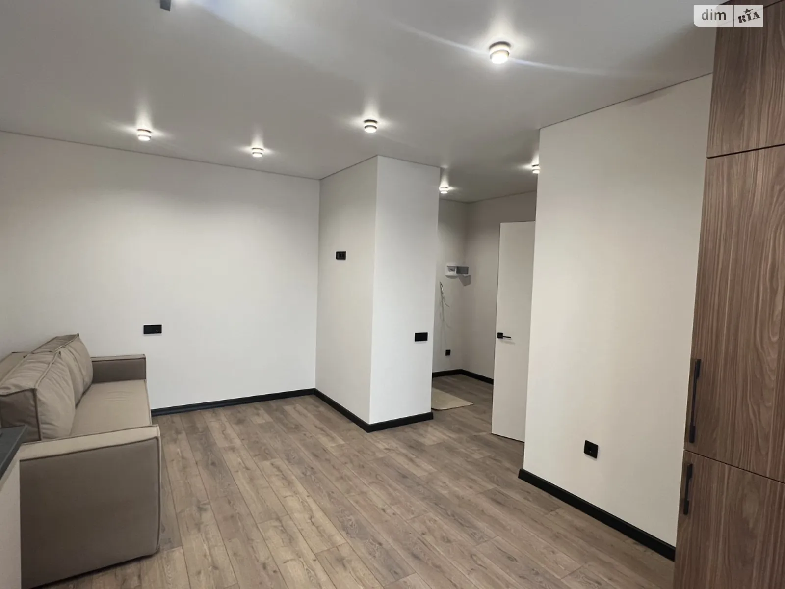 Продается 1-комнатная квартира 48 кв. м в Ровно, ул. Студенческая, 24А - фото 1
